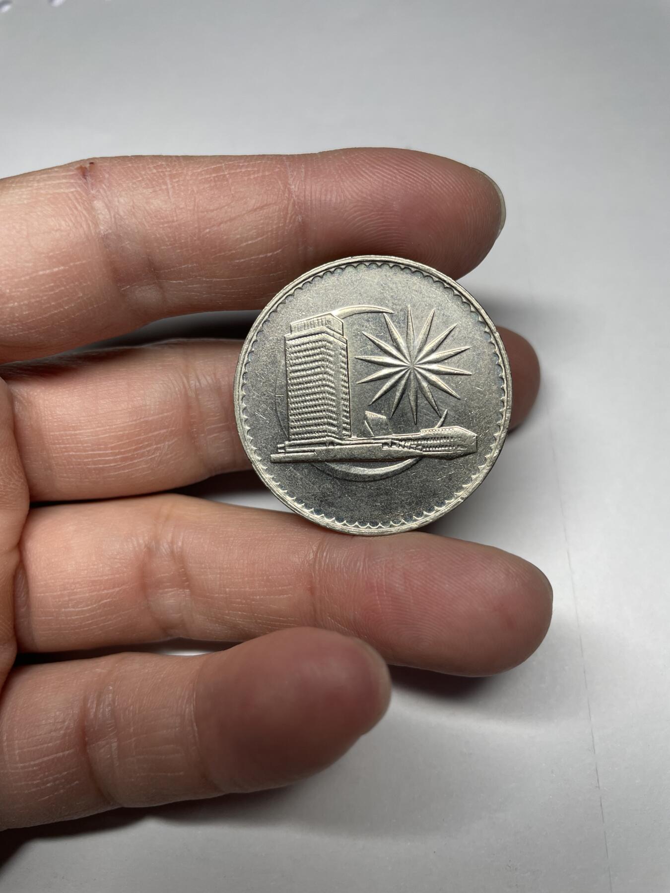 每日一拍，2024年集古藏今外币拍卖第十九期-第6场—（总第186拍），可以寄存60天，满160元包邮。 1985年马来西亚1林吉特