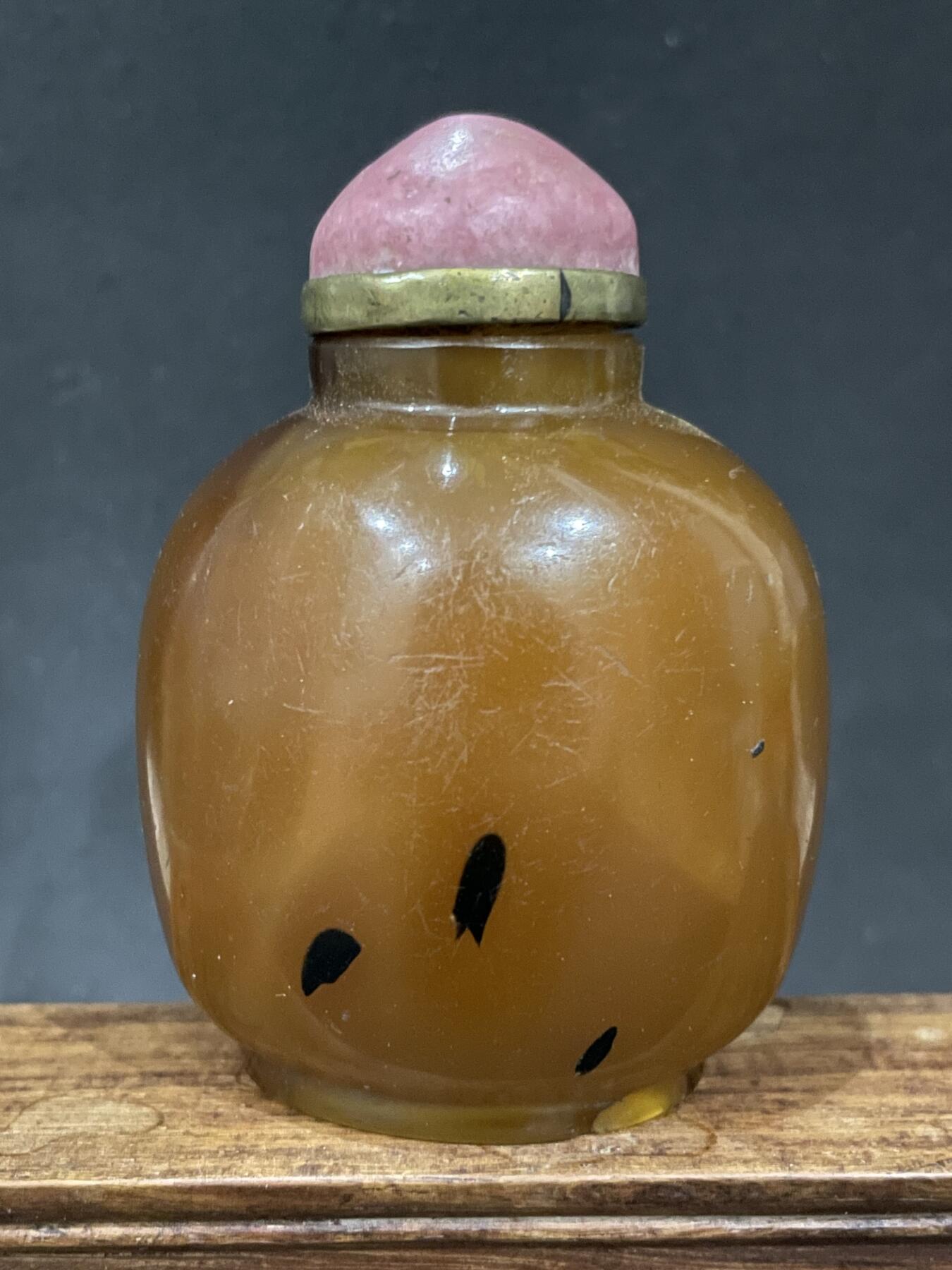 海外回流精品拍卖 英国回流清代玛瑙鼻炎壶 尺寸：高7.2cm。