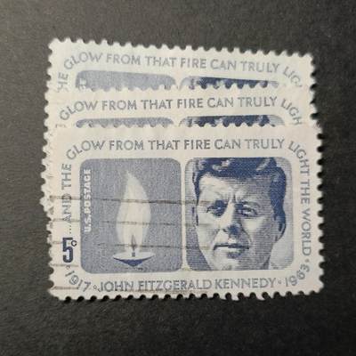 ↓君缘收藏311期☞钱币邮品↓无佣金、可寄存、满10元包邮  - 美国邮票，1964年 肯尼迪总统永恒的火焰 雕刻版，有3枚随机发一枚