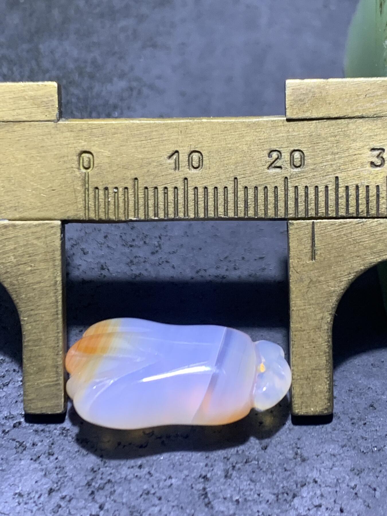 精美高玉化亚光海洋玉髓手工俏色巧雕白菜吊坠一个！