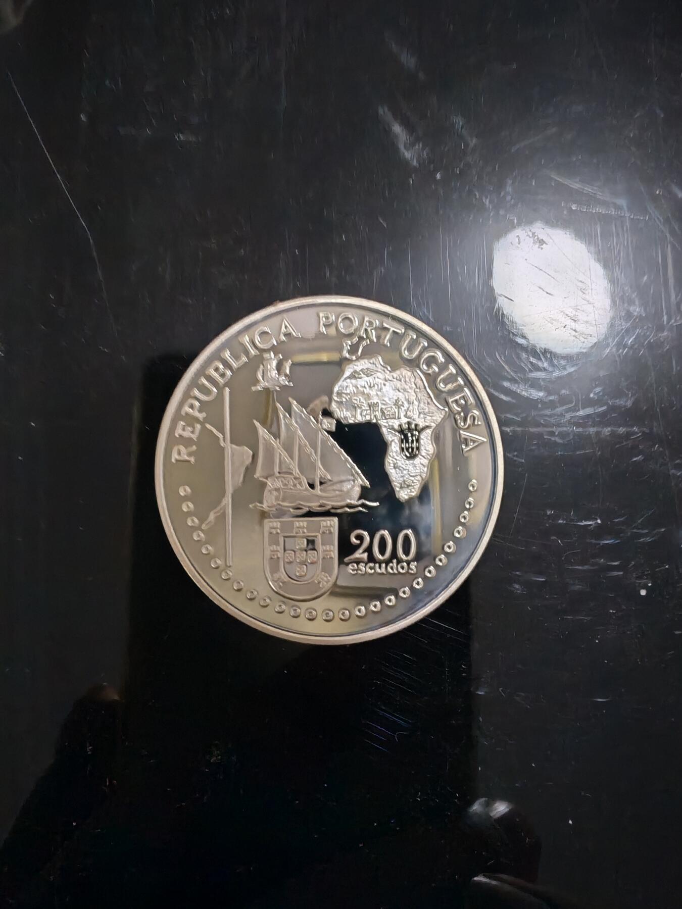 长老汇龙年精选第三十八场拍卖 1994葡萄牙大航海托尔德斯拉协议200埃斯库多斯精制银币，24.5克925银