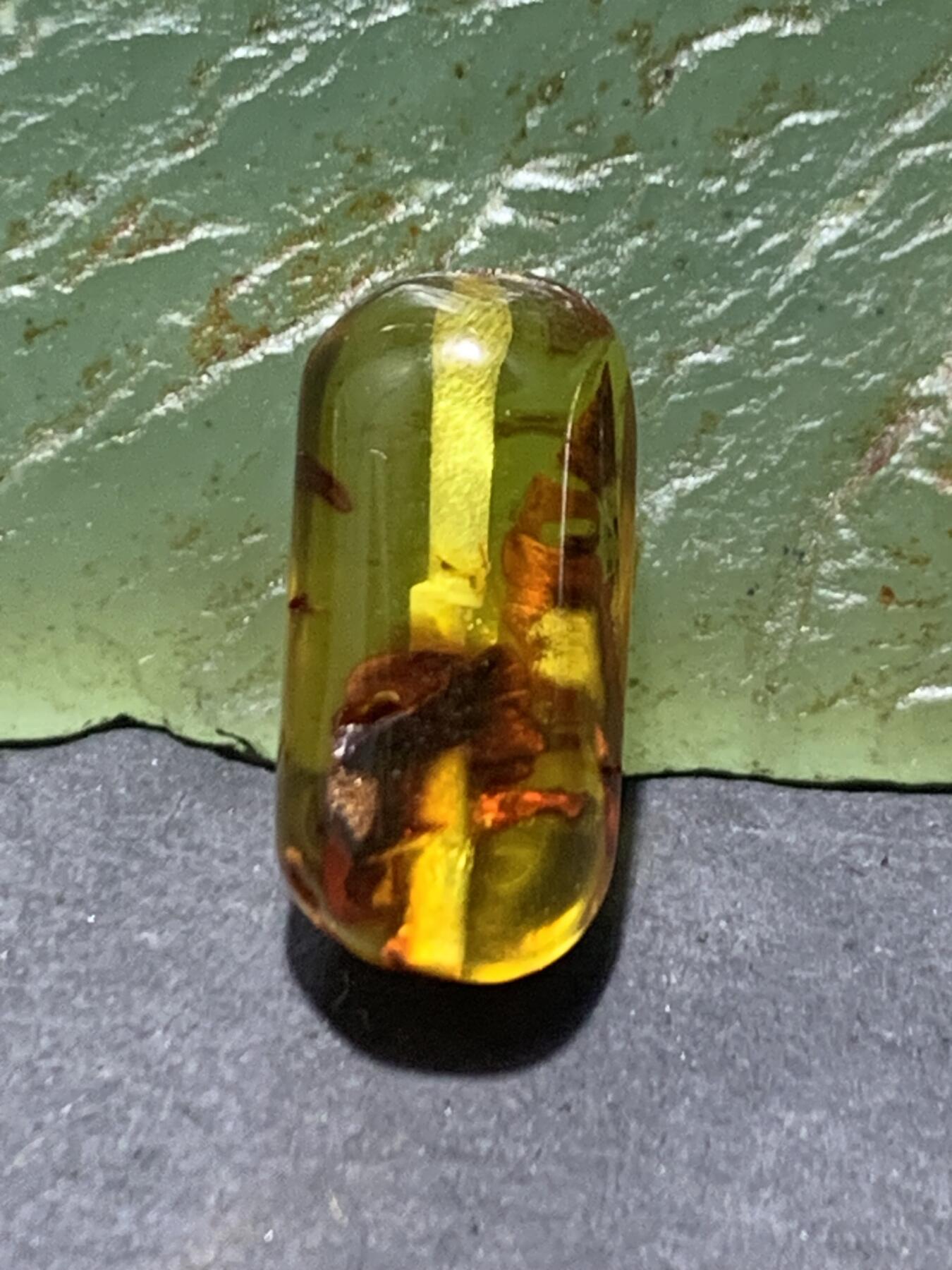 乌克兰花珀通货随形桶珠一个