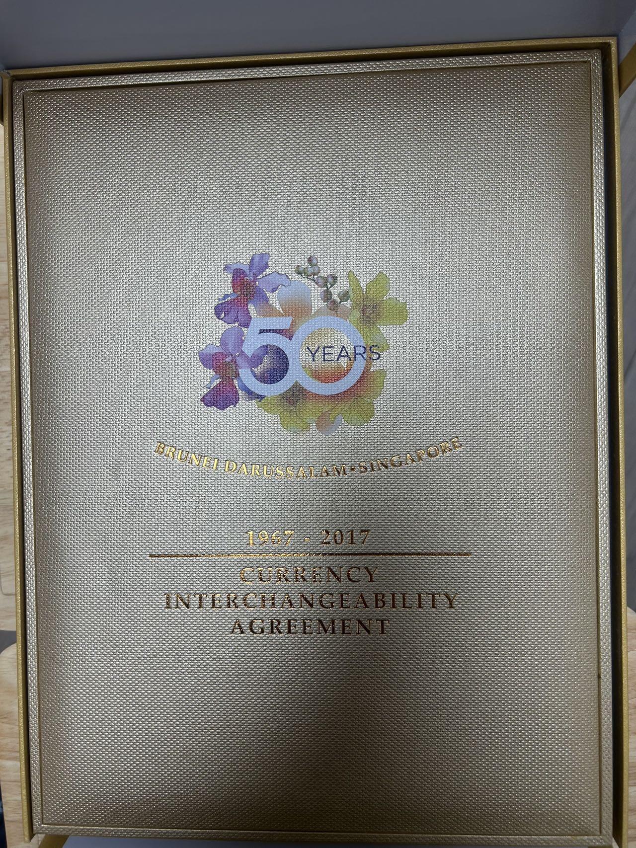 收藏联盟Quantum Auction 第402期拍卖 @征集拍品 长期供货可享分佣福利  2017年新加坡与文莱货币互换协议50周年 三联体纪念钞 PMG70E🌟满分 冠军仅有三张 顶级藏家选择 豹子号和狮子号绝佳靓号