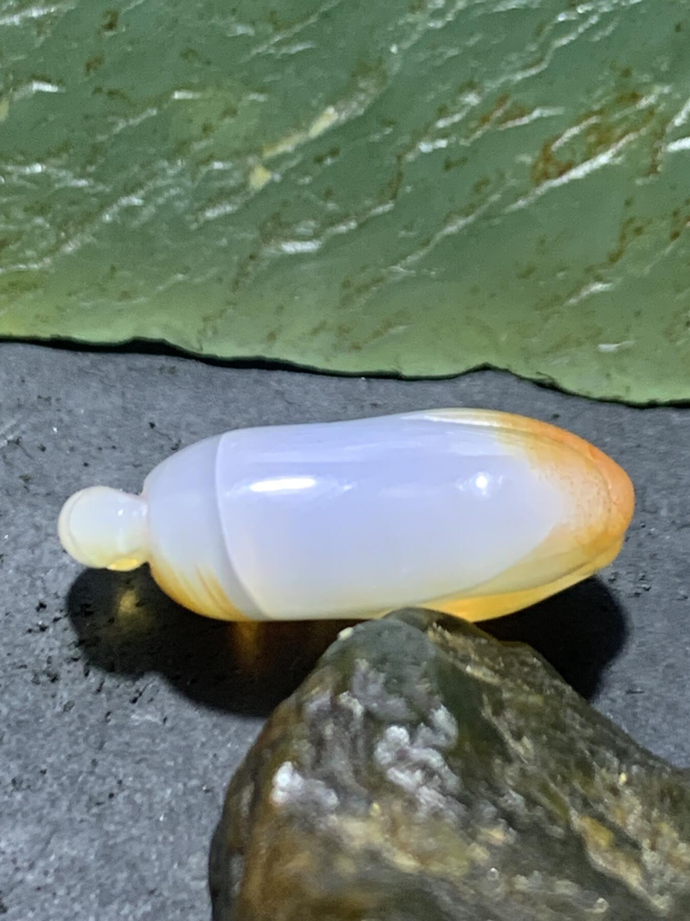 精美高玉化亚光海洋玉髓手工俏色巧雕白菜吊坠一个！