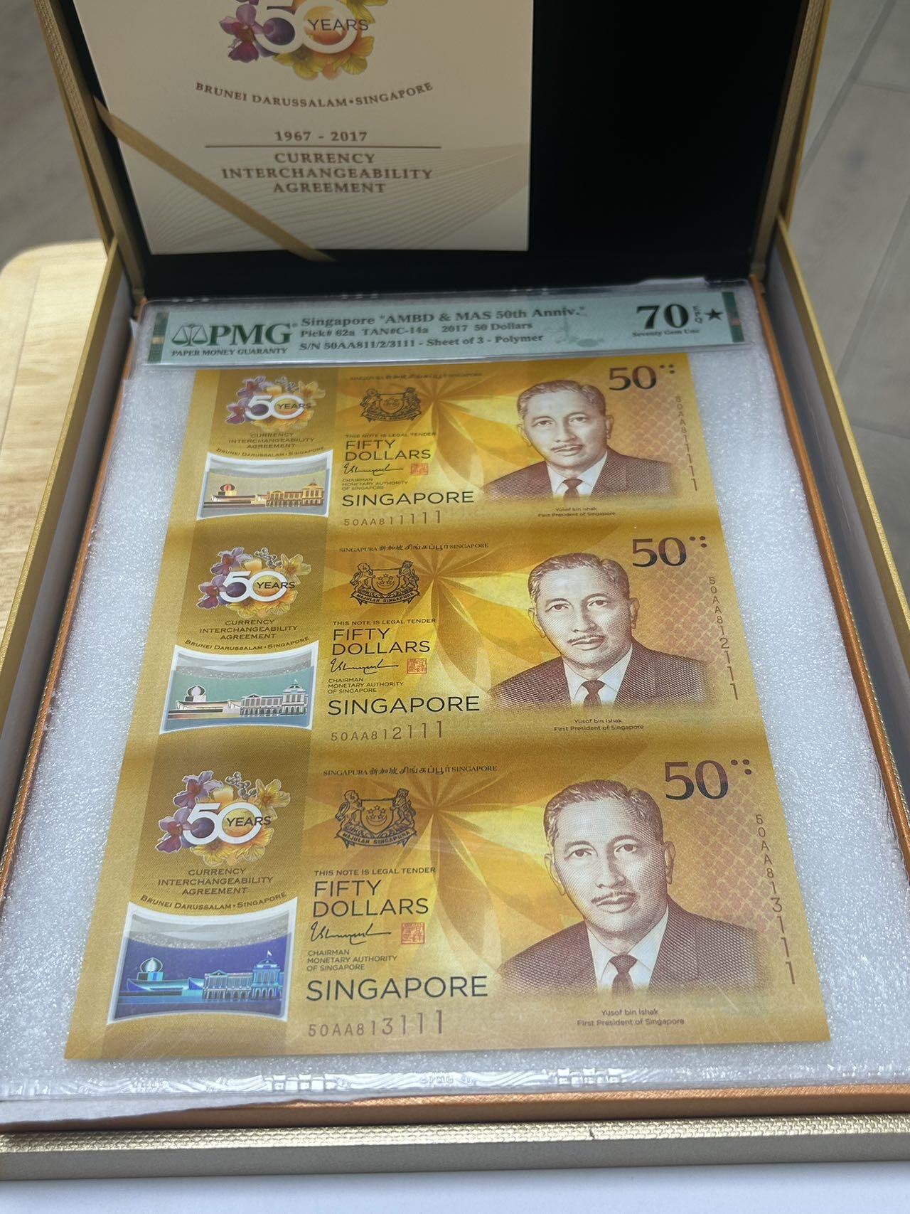 收藏联盟Quantum Auction 第402期拍卖 @征集拍品 长期供货可享分佣福利  2017年新加坡与文莱货币互换协议50周年 三联体纪念钞 PMG70E🌟满分 冠军仅有三张 顶级藏家选择 豹子号和狮子号绝佳靓号