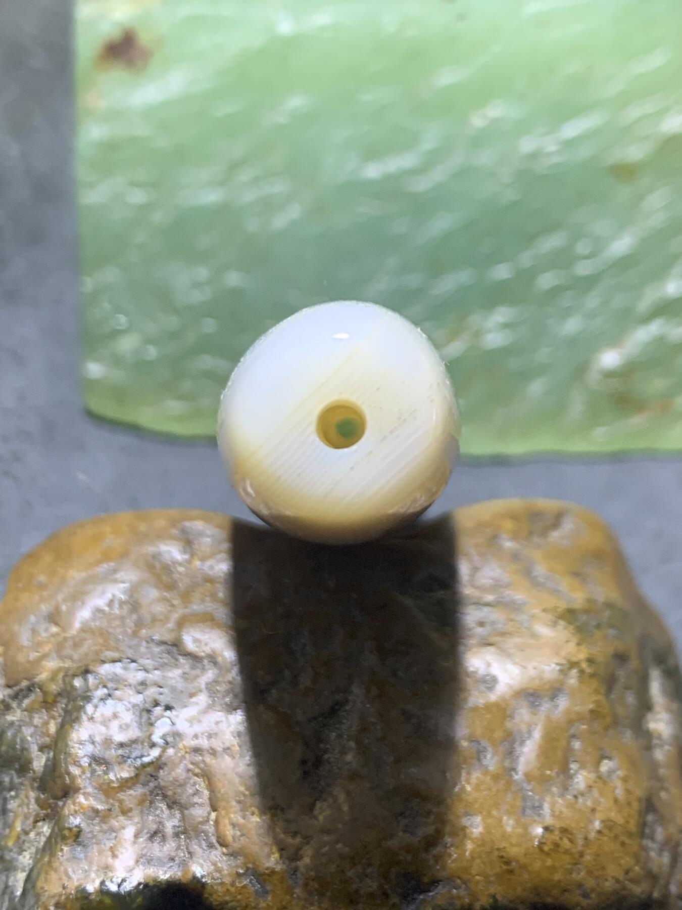 精美高玉化亚光海洋玉髓手工俏色巧雕无相佛意境大桶珠一个！，
