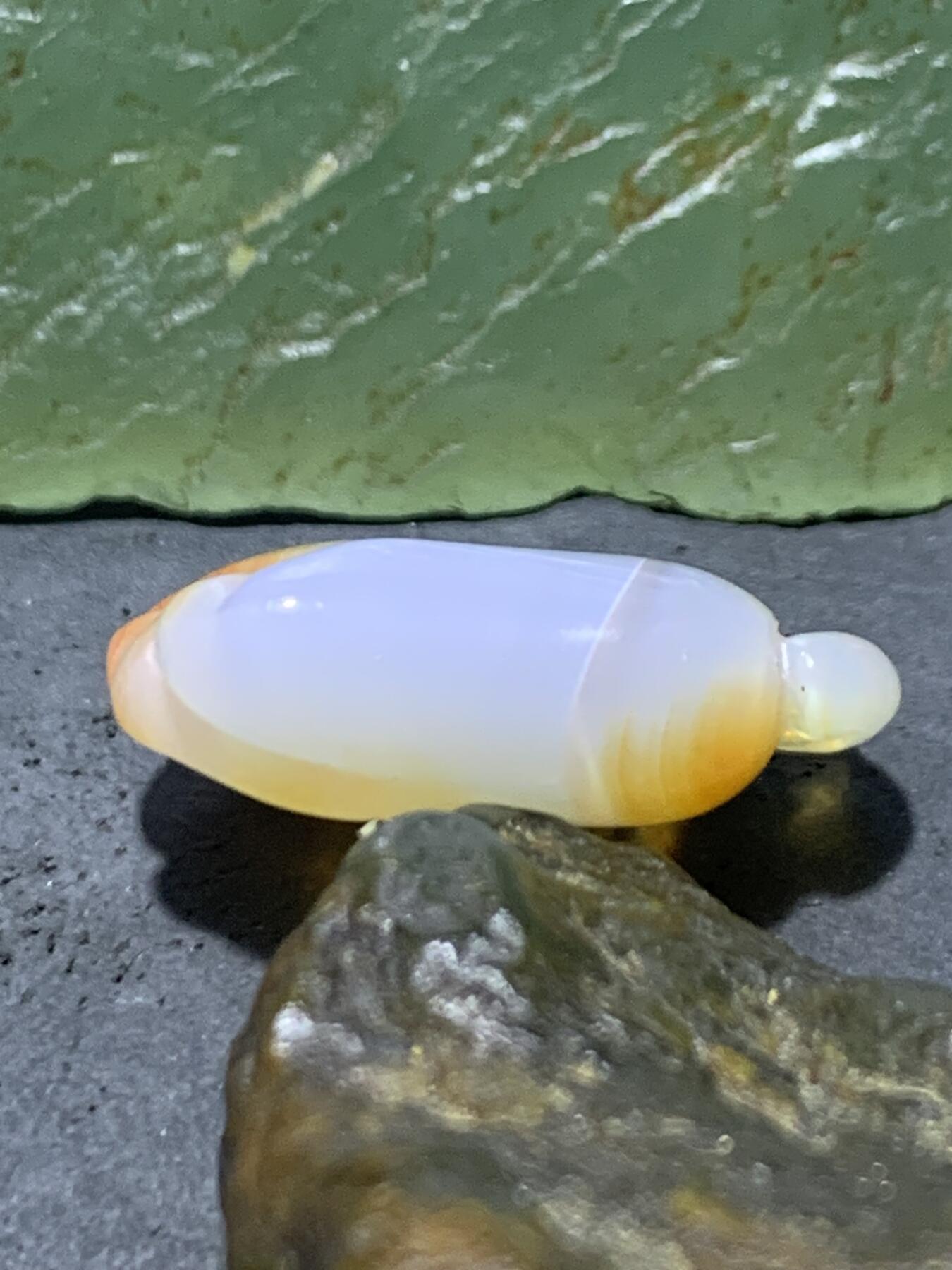 精美高玉化亚光海洋玉髓手工俏色巧雕白菜吊坠一个！
