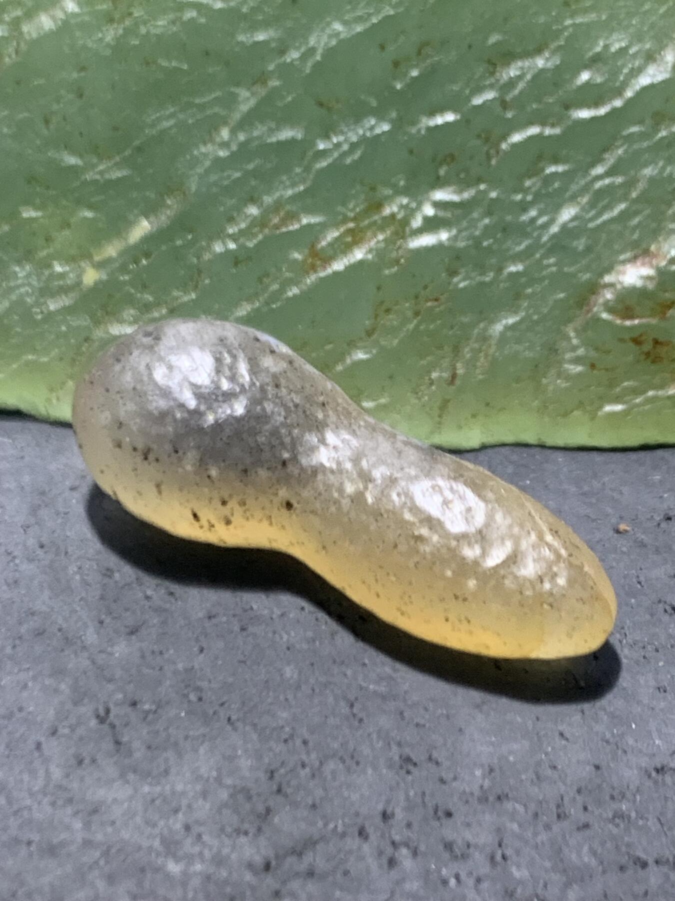 放福利！精美天然戈壁阿拉善黑糖心玛瑙象形蝌蚪原石一颗，