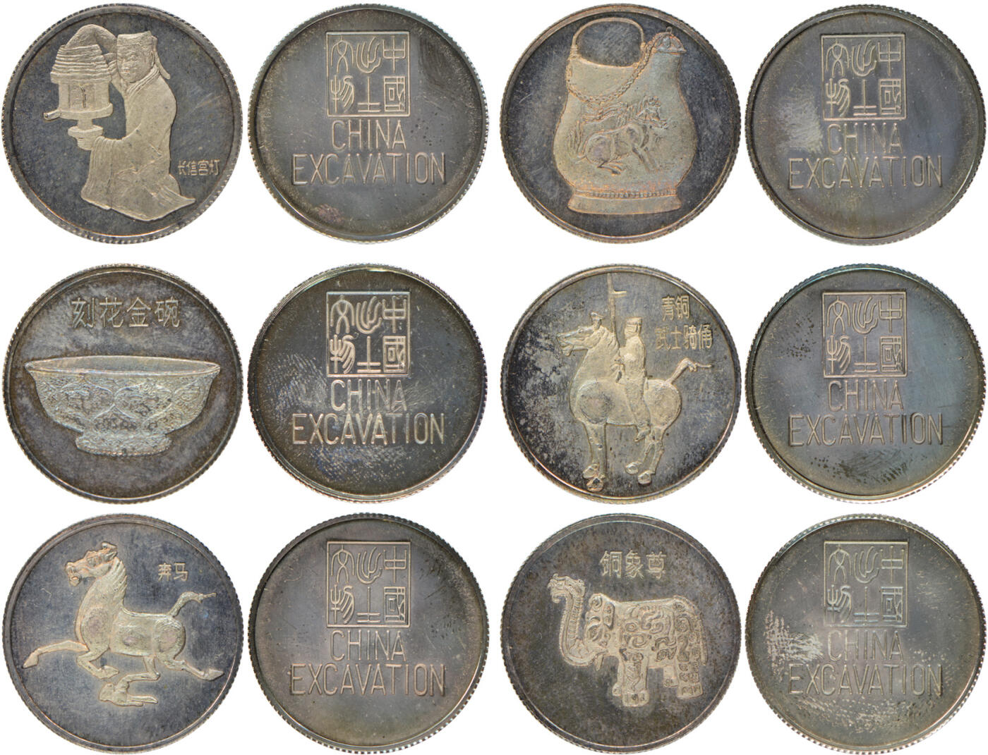 冠军2024年12月上海拍卖 二十世纪八十年代“中国出土文物”纯银精制纪念币一套6枚，BWS收藏，纯银纪念币正面图案分别为：长信宫灯、刻花金碗、青铜武士骑俑、奔马、铜象尊、舞马衔杯纹银壶6种，背面有“中国出土文物”中英文字样，整体设计简洁，图案传神，制作精良，附带原始鉴定证明书，净重10.3克/枚，直径约25毫米/枚，收纳于缎面锦盒之中，此套纯银纪念币为北京无线电仪器公司赴国外参展特别订制，仅用于馈赠国外客户，数量稀少，完整保