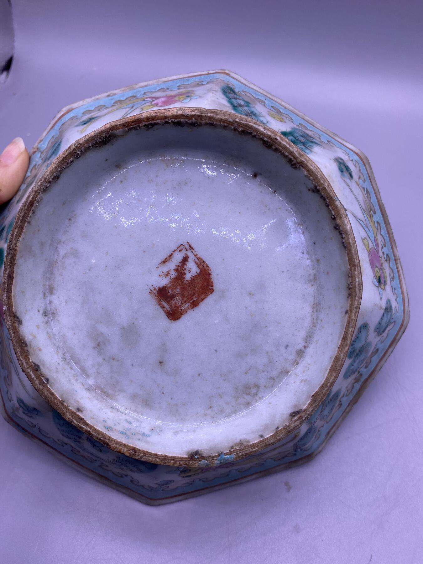 粉彩鱼藻纹花口碗，尺寸18.5厘米，品相如图，200包快递