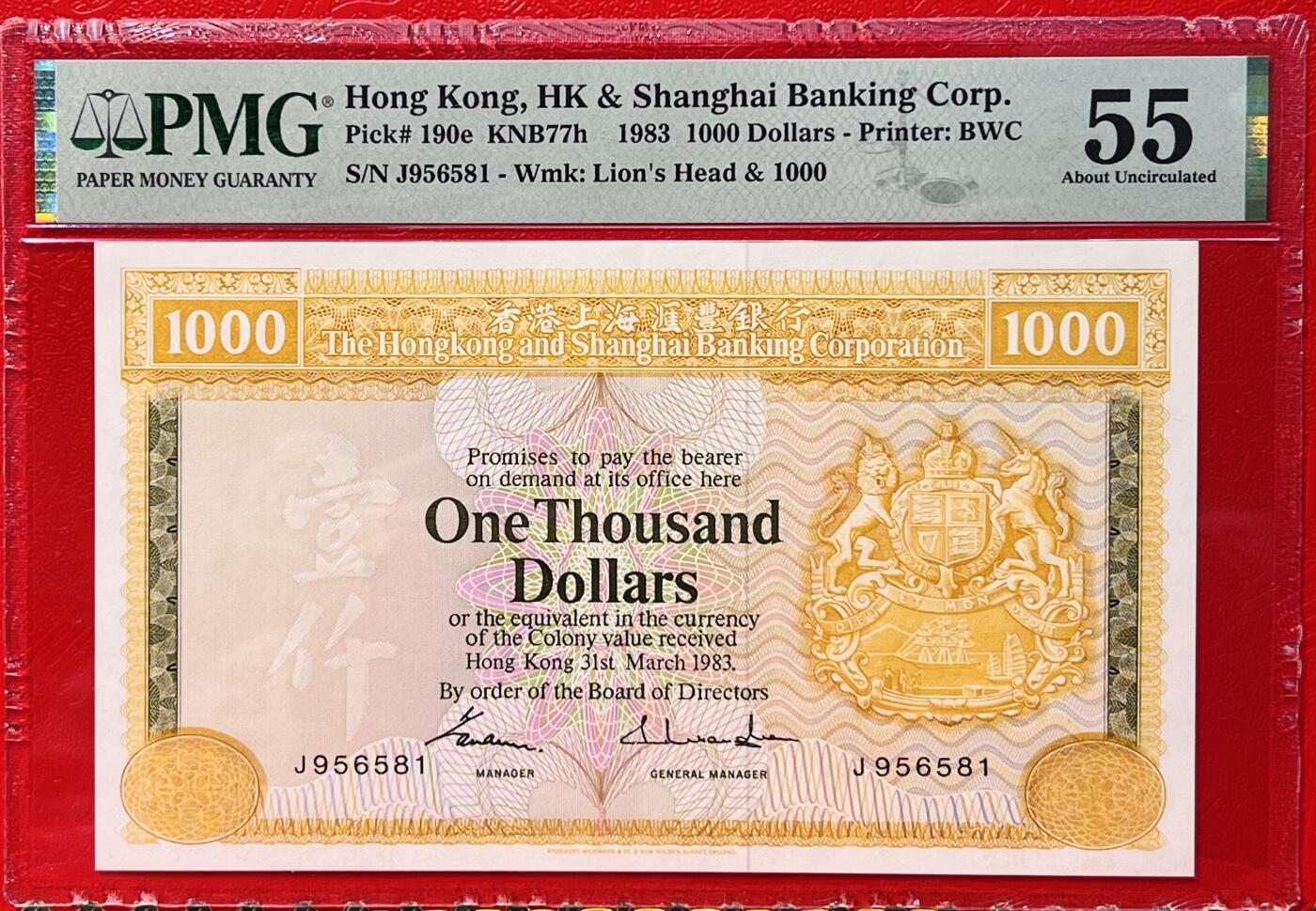 大中华拍卖第766期 香港汇丰银行831000大金狮 J956581 这款钞票的设计具有浓厚的殖民地色彩，正面主图为汇丰银行的狮马徽（狮马徽是汇丰银行的标志，象征着力量和速度），背面主图为石狮，体现了香港作为英国殖民地时期的文化特色。