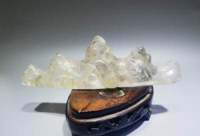 清代水晶笔架。全品如图。尺寸:13cm*4.1cm*2.3cm - 清代水晶笔架。全品如图。尺寸:13cm*4.1cm*2.3cm