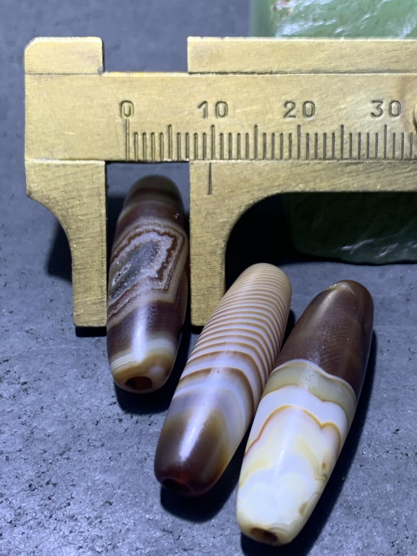 高玉化亚光通货玛瑙桶珠3个！，