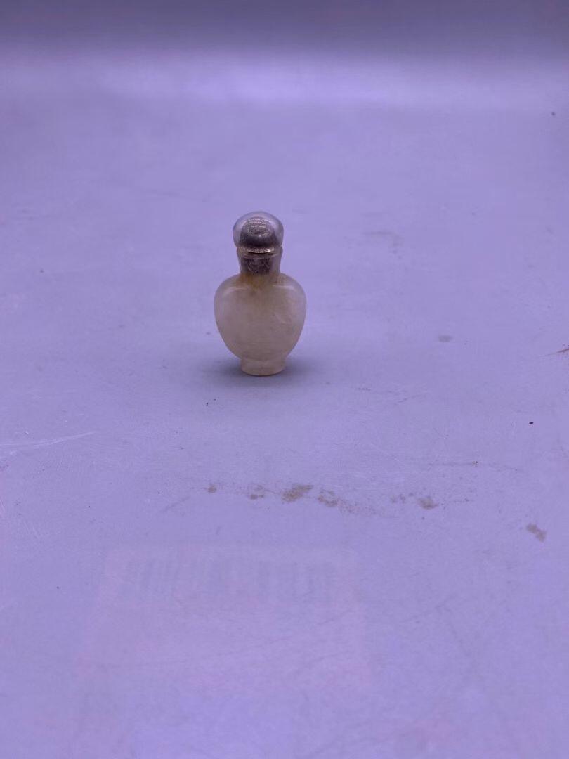 老水晶药瓶，尺寸4.6厘米，品相如图，128包快递