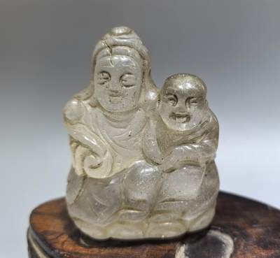 清代送子观音水晶小摆件，岁月包浆浑厚沉稳。全品如图。尺寸:7.0cm*594cm*2.6cm克重:137.2g - 清代送子观音水晶小摆件，岁月包浆浑厚沉稳。全品如图。尺寸:7.0cm*594cm*2.6cm克重:137.2g