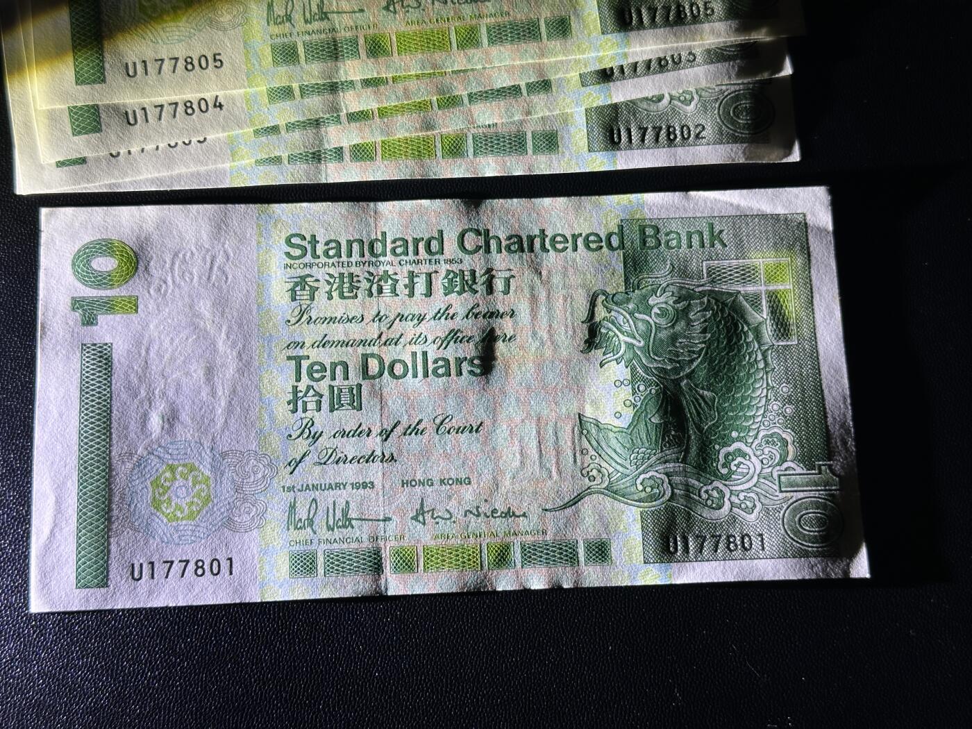 《外钞收藏家》第四百五十七期 1993年香港渣打银行10元 一刀 标准百连号 除了第一张和最后一张差点其他除了一些潮点没问题