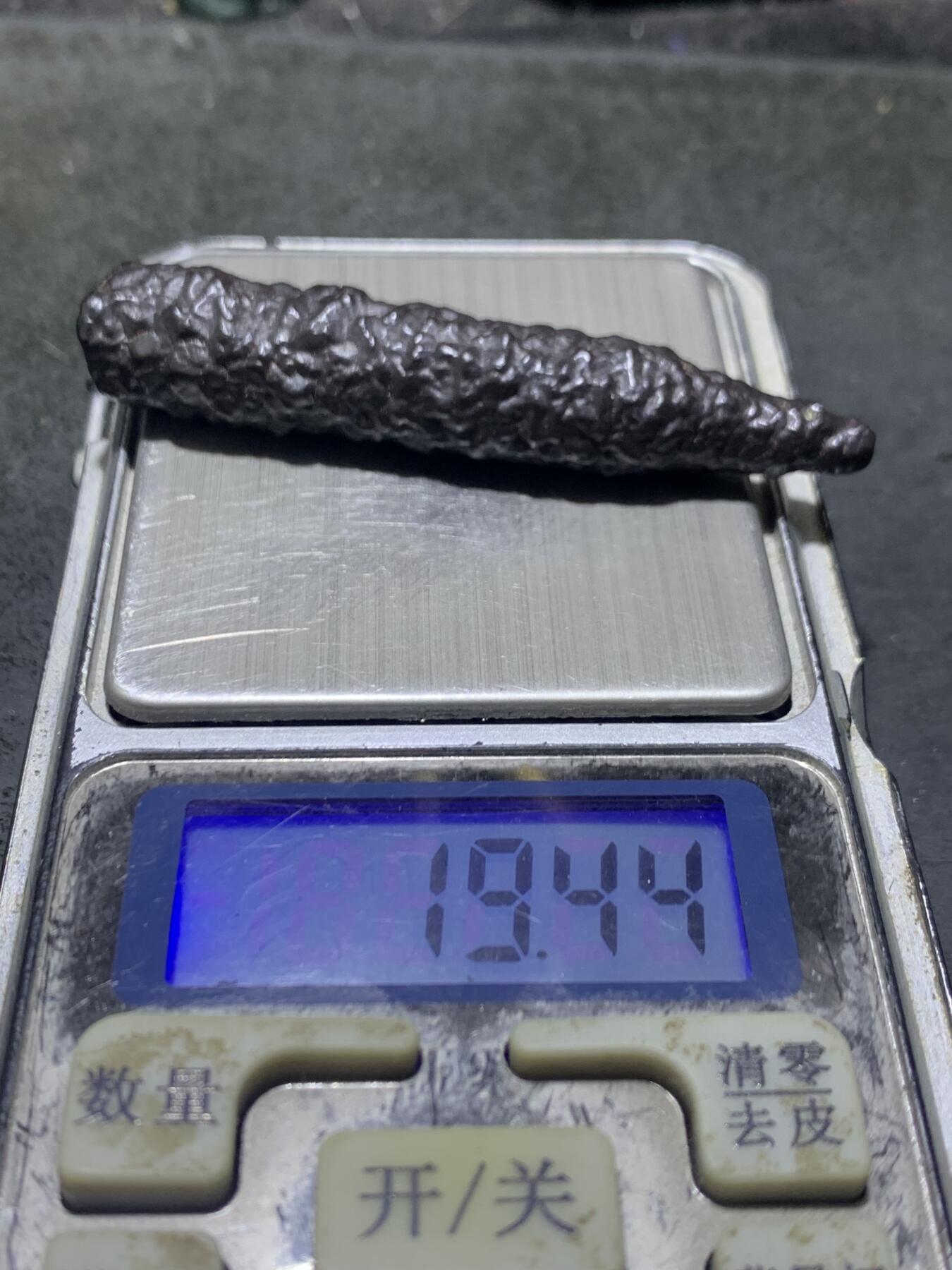 精美罕见戈壁管状箭头黑金刚原石一块