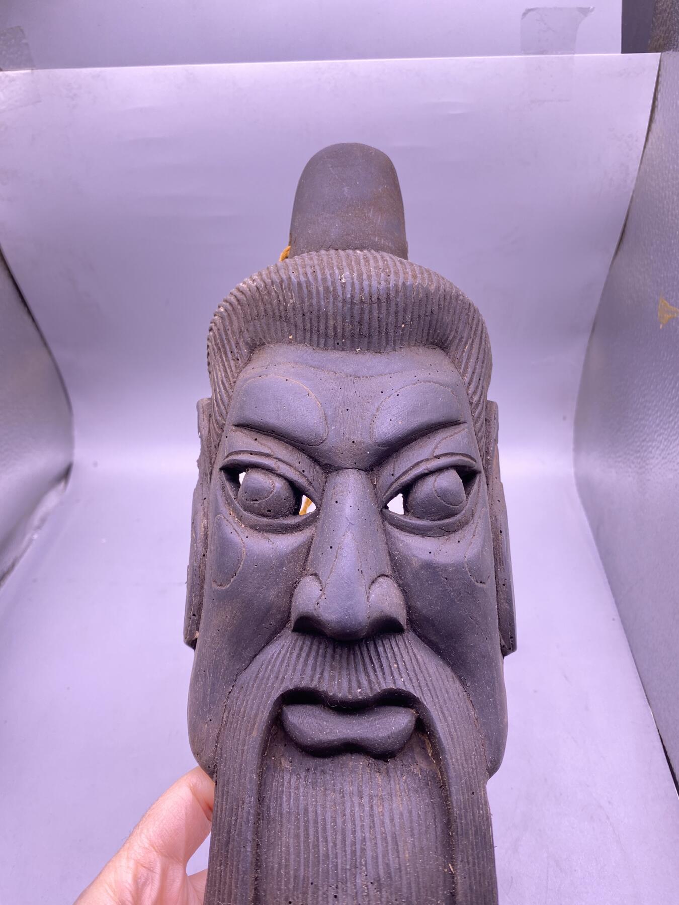 老木雕关公挂像，尺寸36厘米，品相如图，240包快递