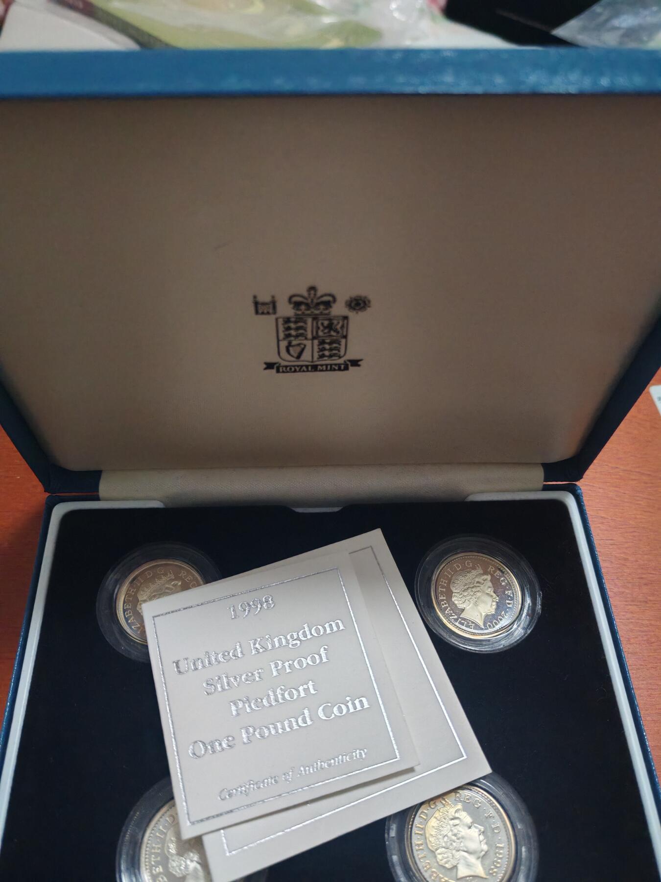 长老汇龙年精选第三十九场拍卖 1998-2001英国1英镑精制加厚银币4枚，盒证全