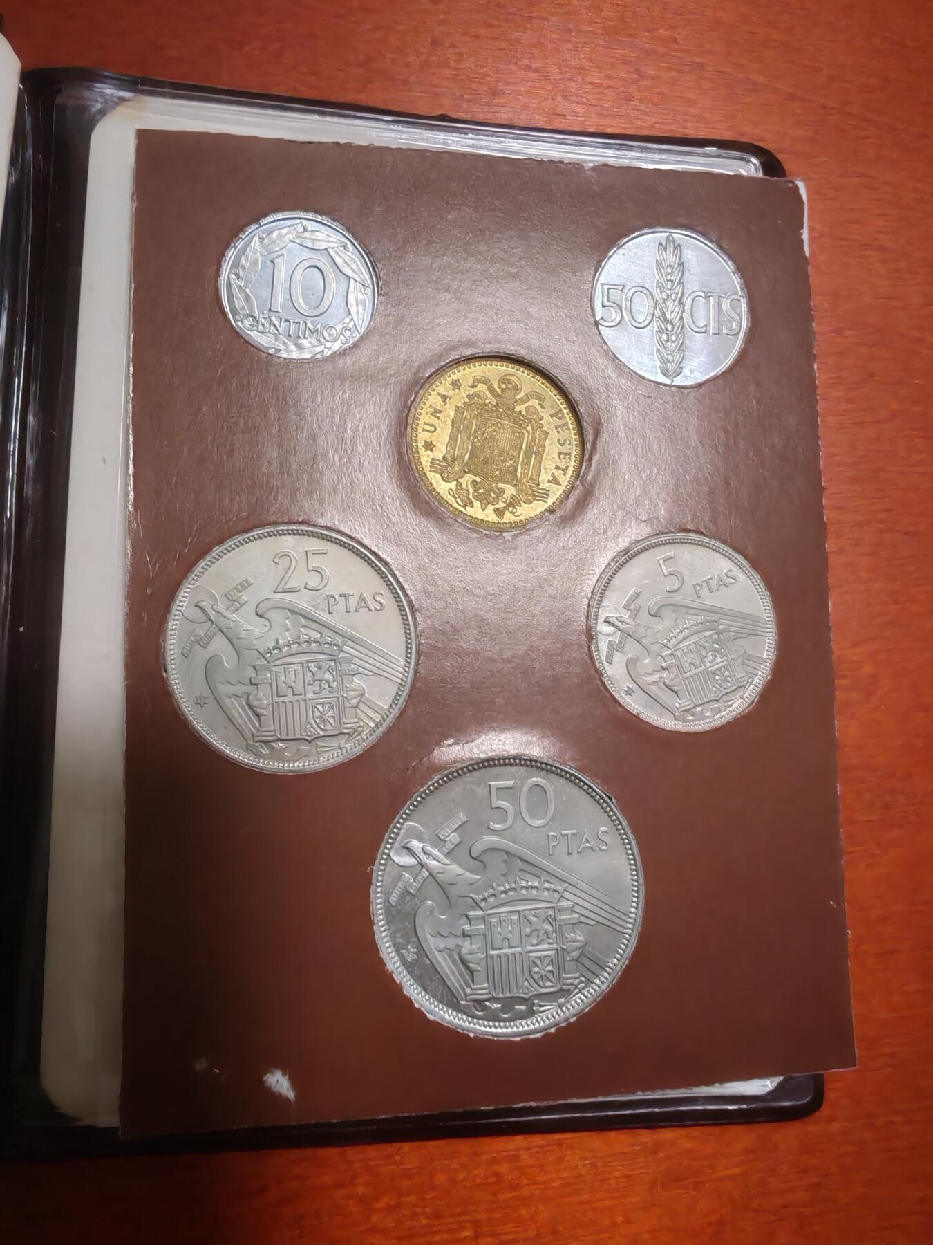 长老汇龙年精选第三十九场拍卖 1975西班牙弗朗哥精制币7枚卡装