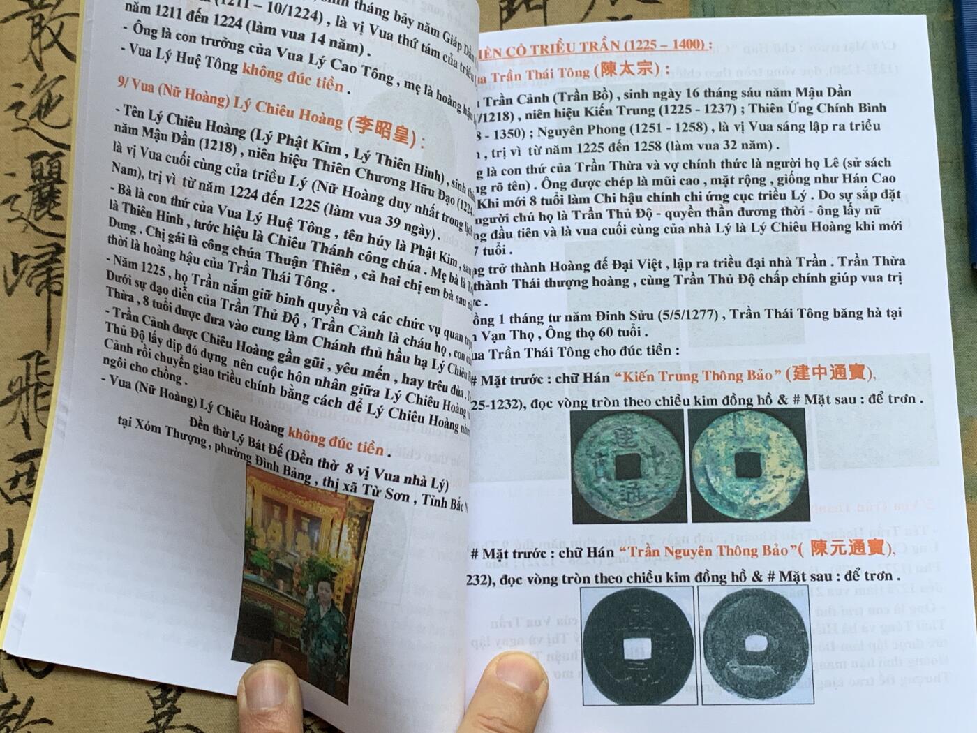 《竞宝斋》第341场 周日，周一，2场连拍 （全场包邮） 2本一起 越南各时期的货币 目录 越南货币 目录 细节见图