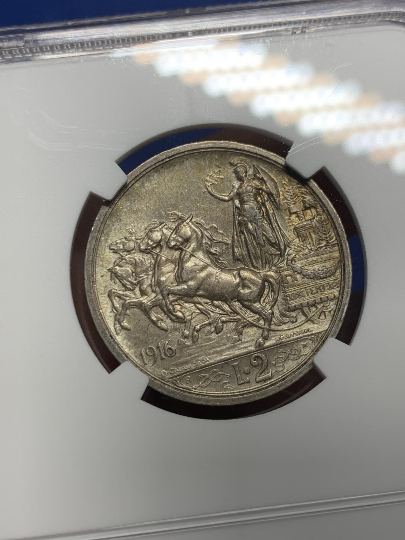 《竞宝斋》第341场 周日，周一，2场连拍 （全场包邮） NGC AU58 意大利1916年埃马努埃莱三世马车2里拉银币 经典意大利马车设计 养眼五彩老包浆