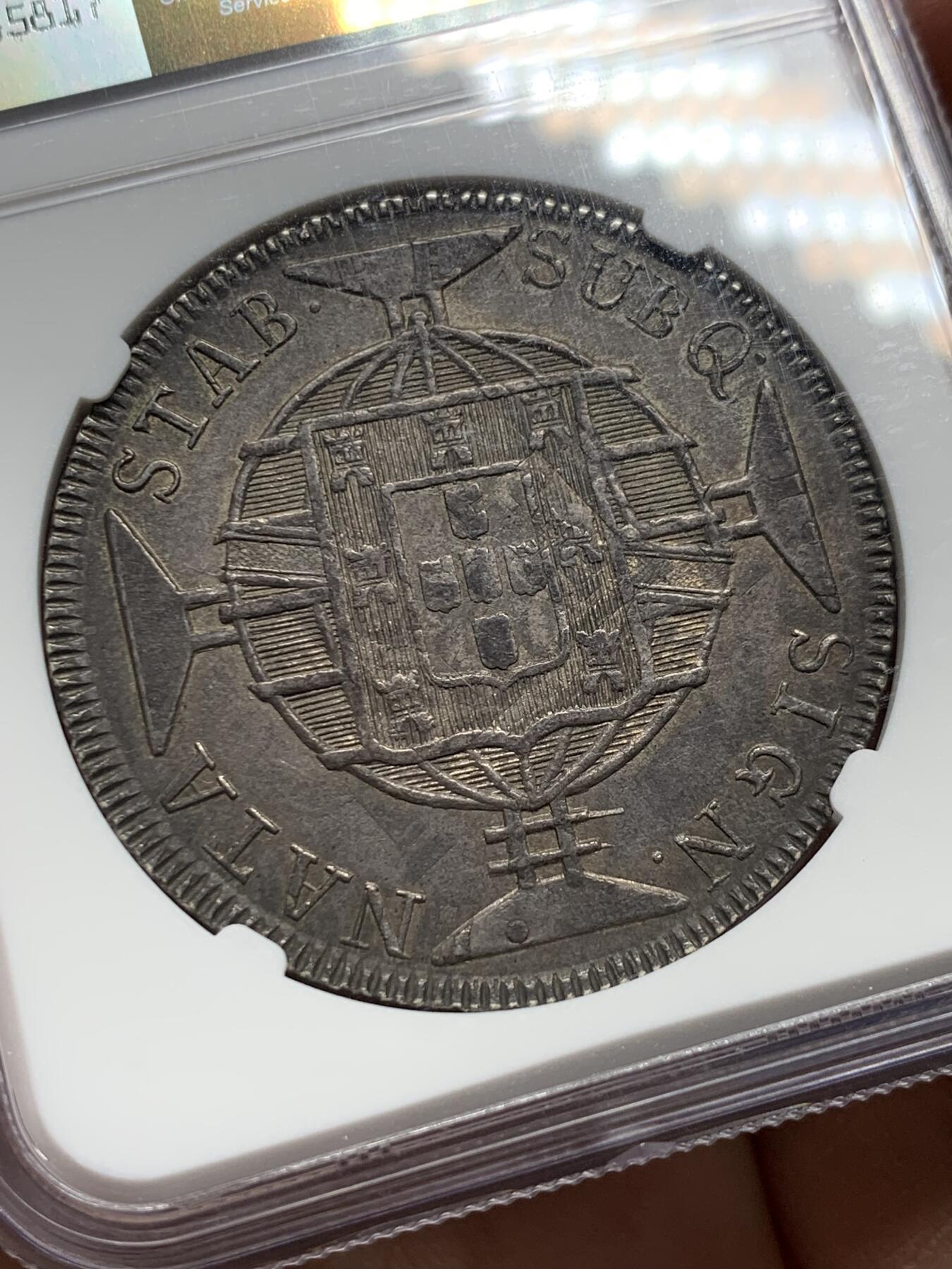 《竞宝斋》第341场 周日，周一，2场连拍 （全场包邮） NGC AU58 巴西 1820年 葡属巴西地球960R大银币（第二版巴西地球币，依稀可见币胚是人像双柱的痕迹，双重的感官体验）