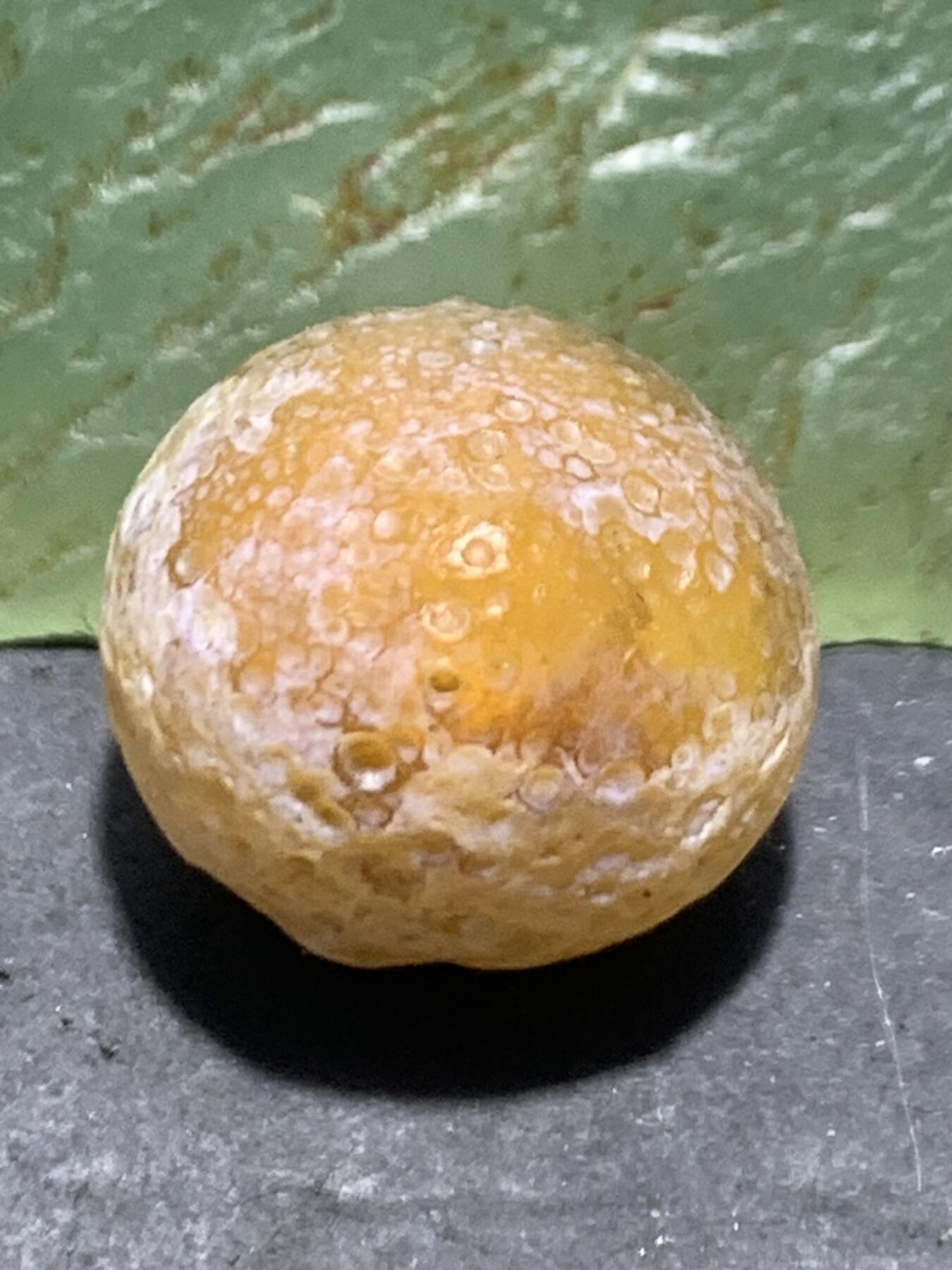 精美天然戈壁阿拉善奶油皮糖心寿桃形玛瑙原石一颗
