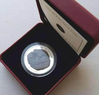 【币将精彩】世界钱币拍卖（2025-12-17） - 加拿大2008年三角恐龙化石彩色银币  面值4元,纯银15.87克,直径34毫米,发行20000枚,原盒证书。