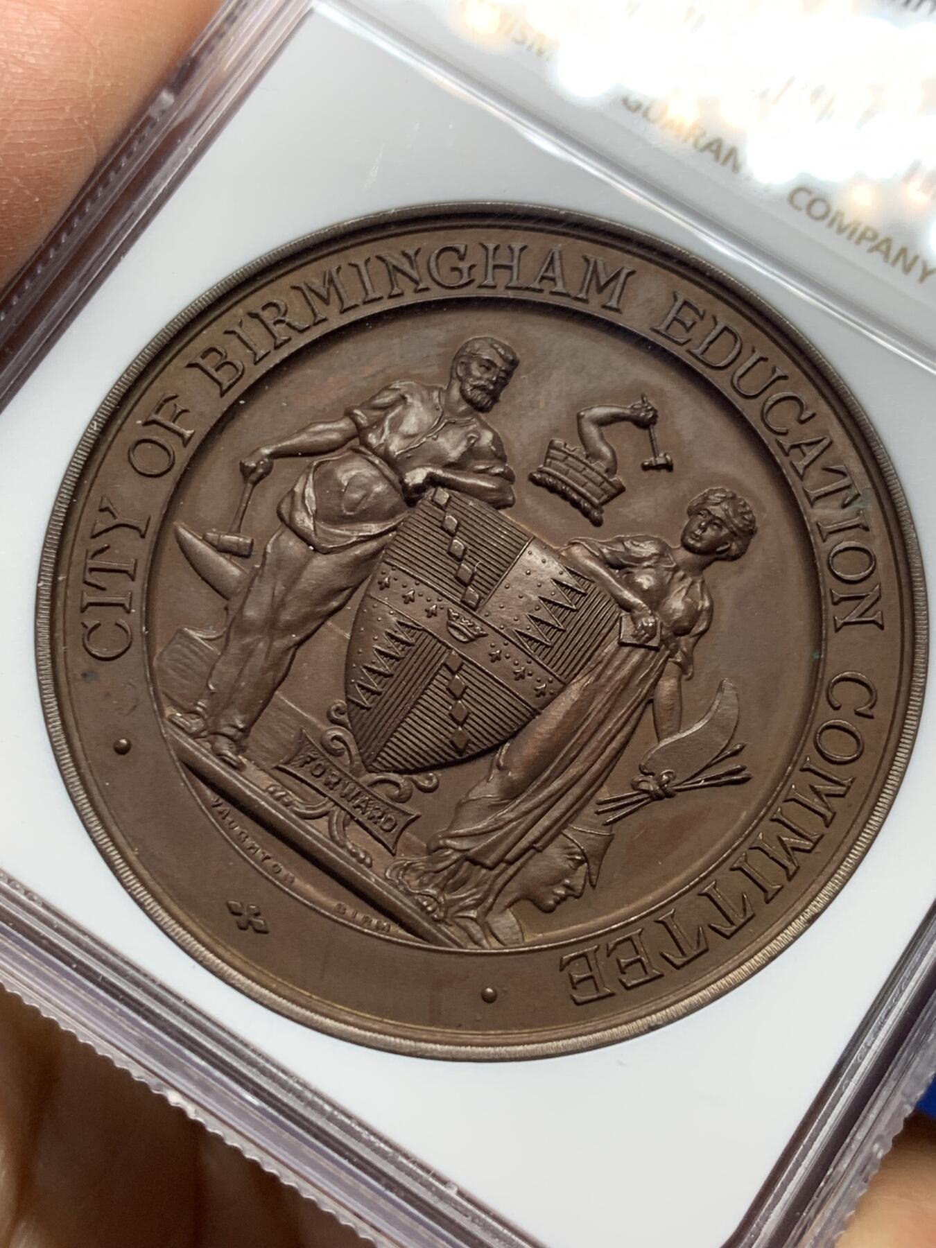 《竞宝斋》第341场 周日，周一，2场连拍 （全场包邮） NGC MS64BN 英国1903年伯明翰教育委员会颁发的获奖铜章，直径45毫米，由著名1908奥运会徽章大师沃顿斯家族V&S制作。