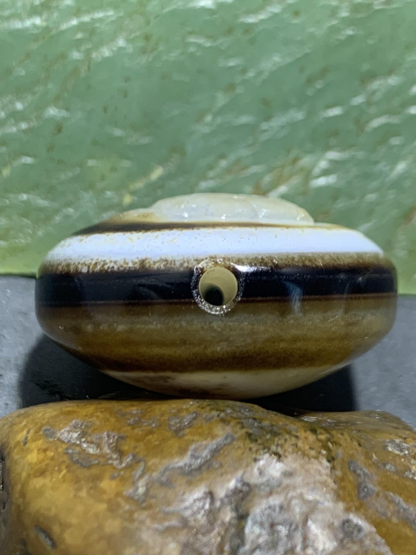 精品药师玛瑙手工雕刻猛虎板珠（背云）一颗。
