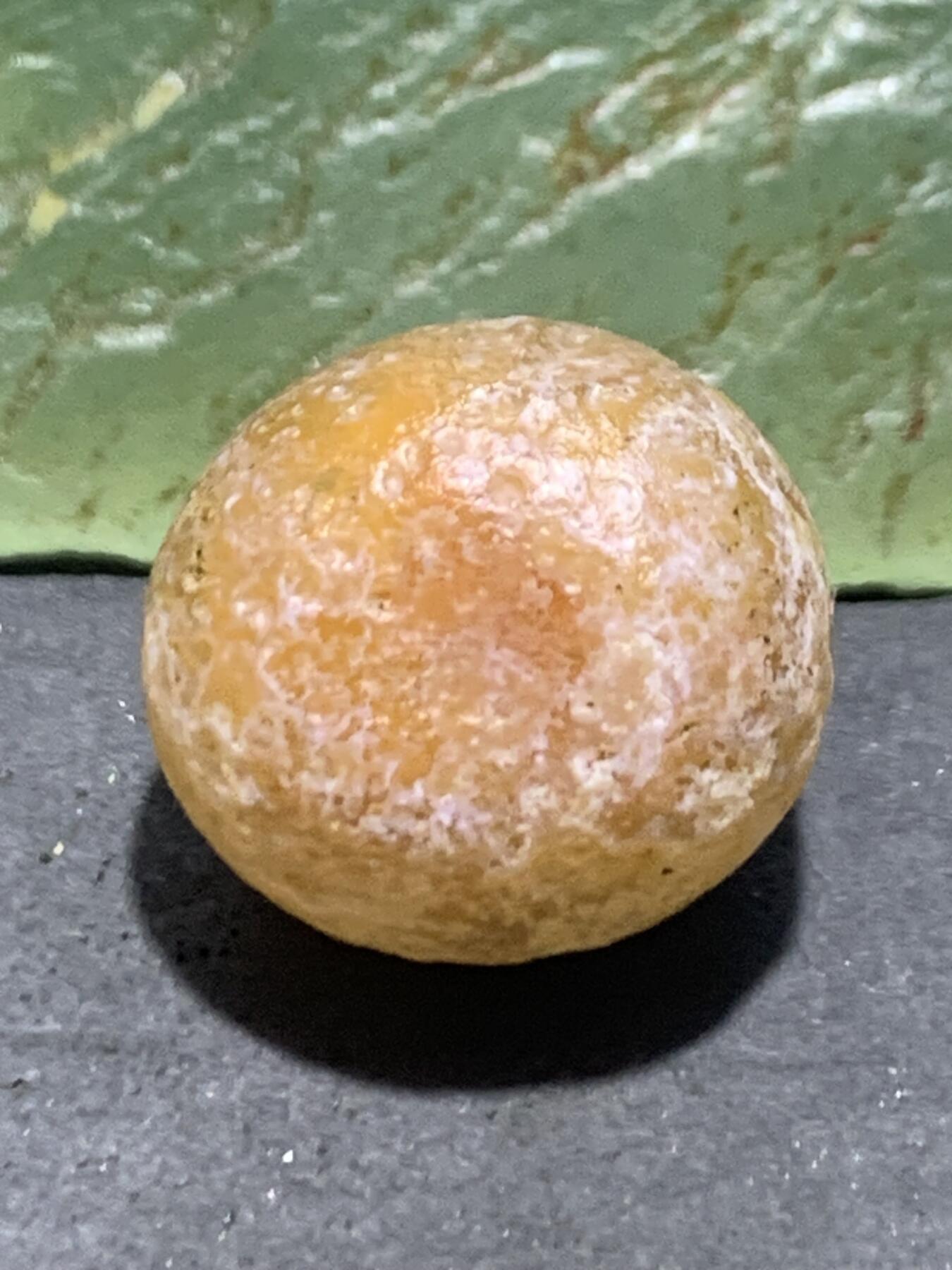 精美天然戈壁阿拉善奶油皮糖心寿桃形玛瑙原石一颗