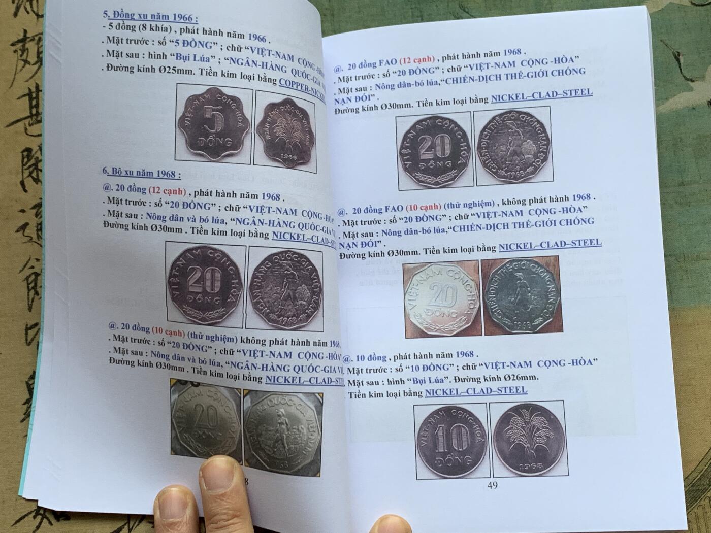 《竞宝斋》第341场 周日，周一，2场连拍 （全场包邮） 2本一起 越南各时期的货币 目录 越南货币 目录 细节见图