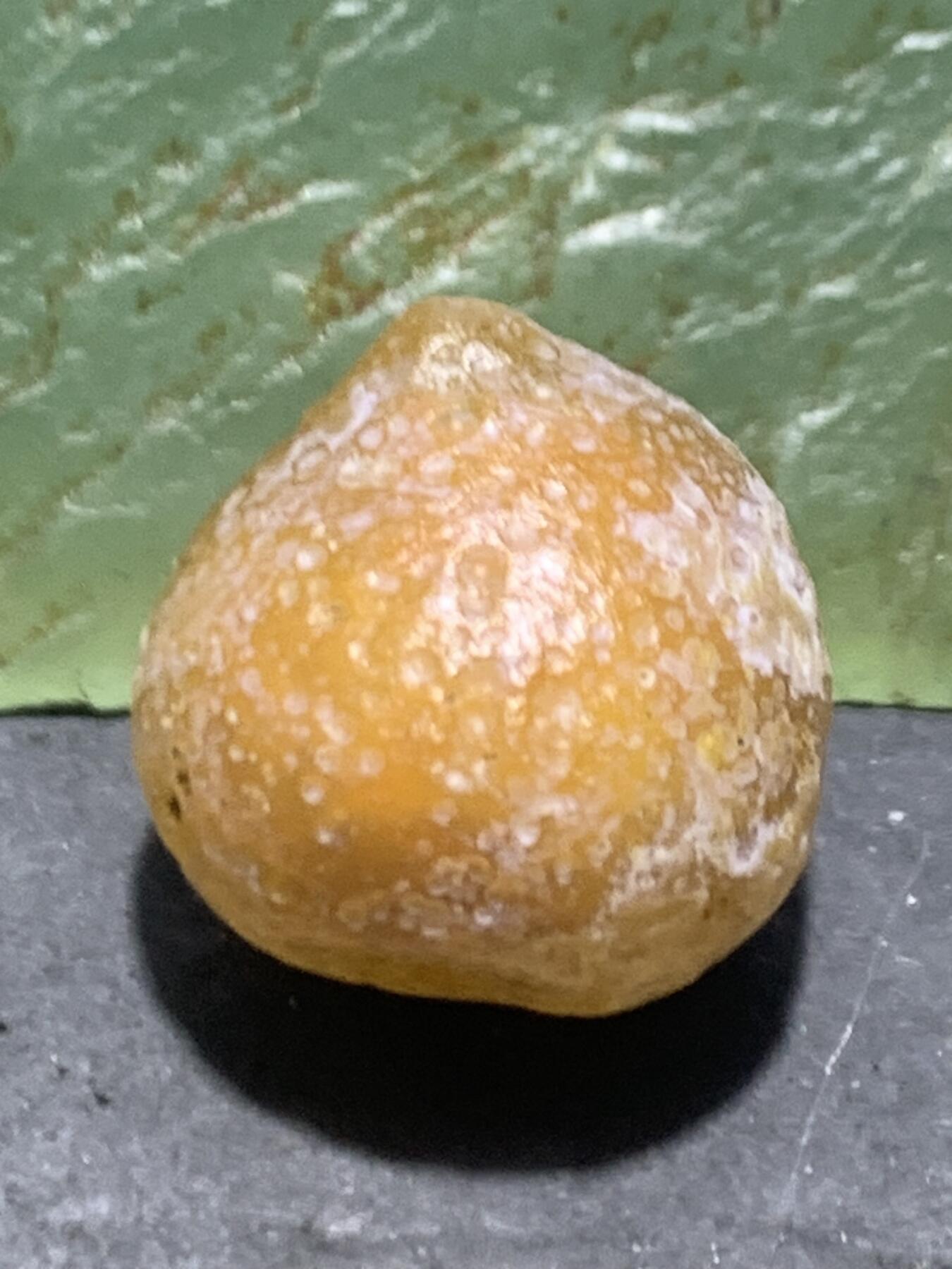 精美天然戈壁阿拉善奶油皮糖心寿桃形玛瑙原石一颗
