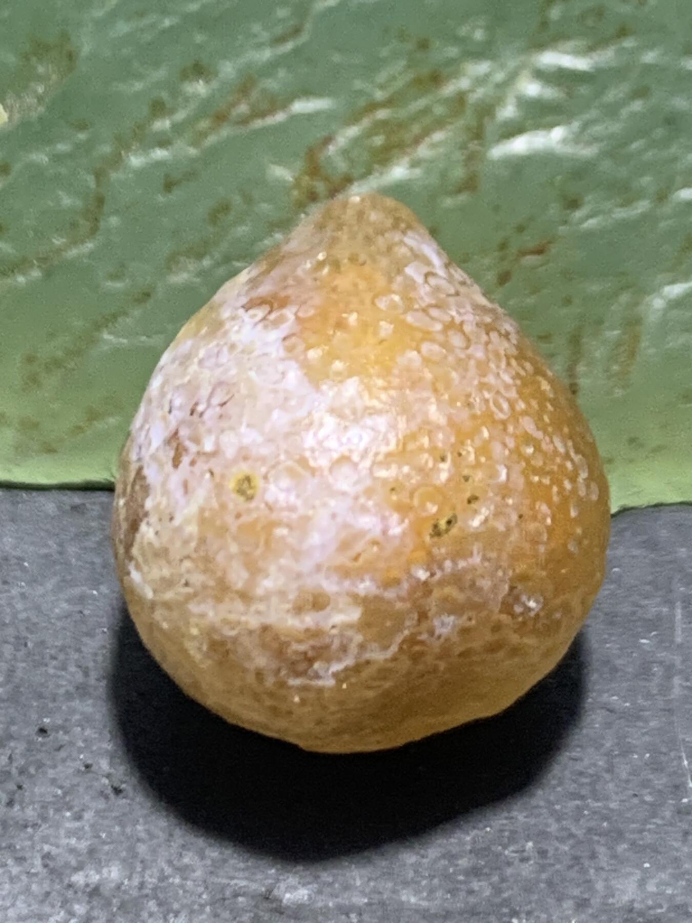 精美天然戈壁阿拉善奶油皮糖心寿桃形玛瑙原石一颗