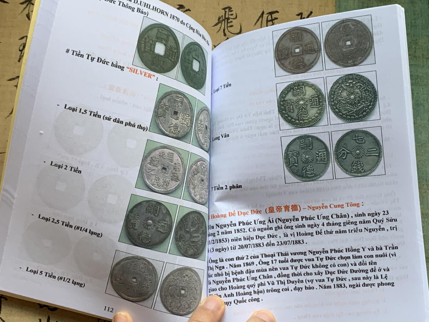 《竞宝斋》第341场 周日，周一，2场连拍 （全场包邮） 2本一起 越南各时期的货币 目录 越南货币 目录 细节见图
