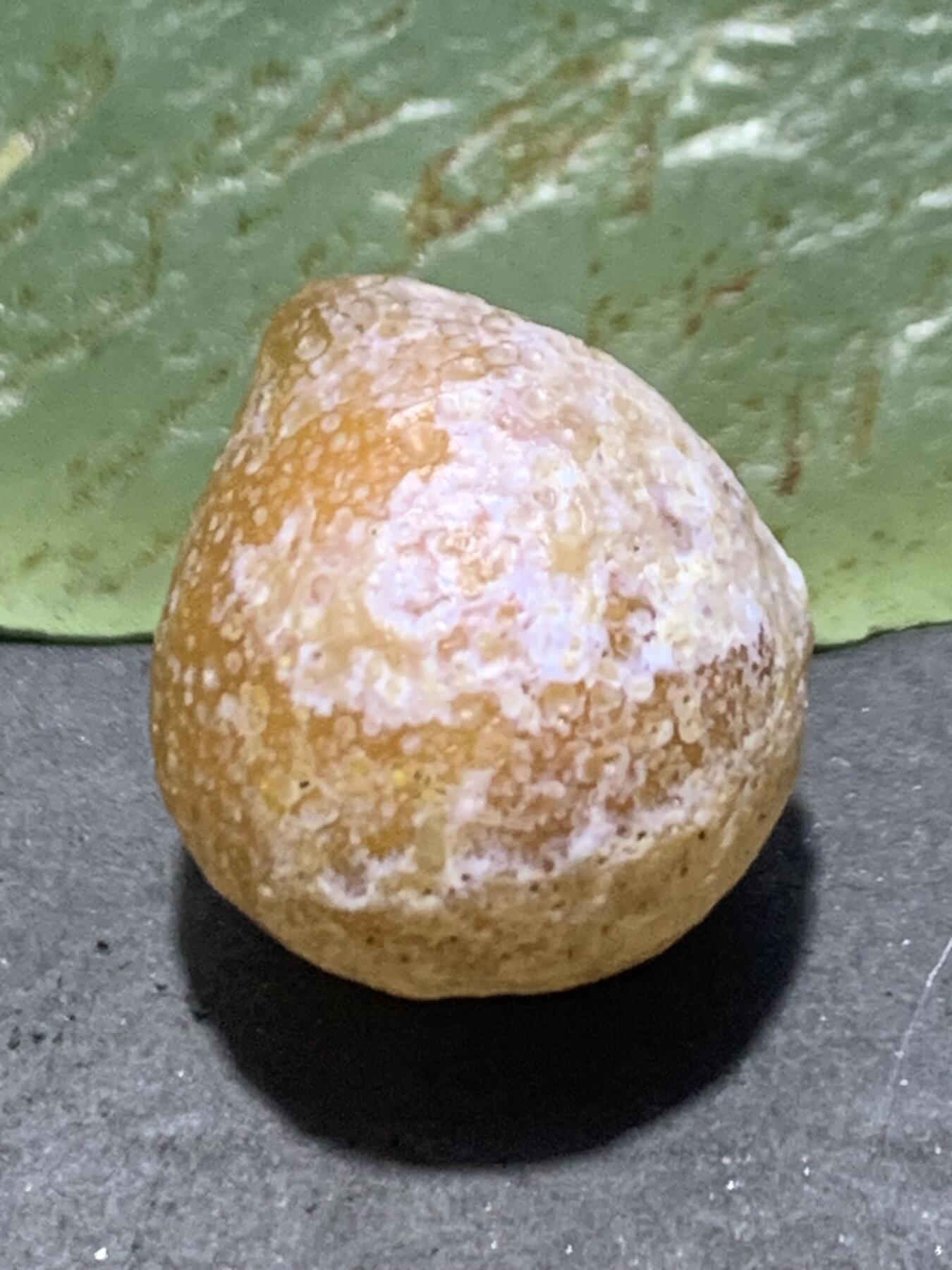 精美天然戈壁阿拉善奶油皮糖心寿桃形玛瑙原石一颗