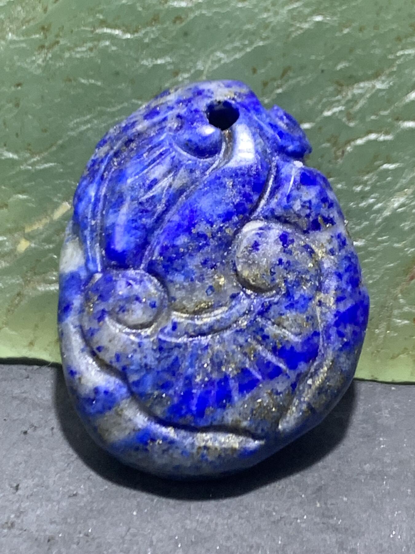 精美阿富汗老矿青金石雕刻吊坠一块