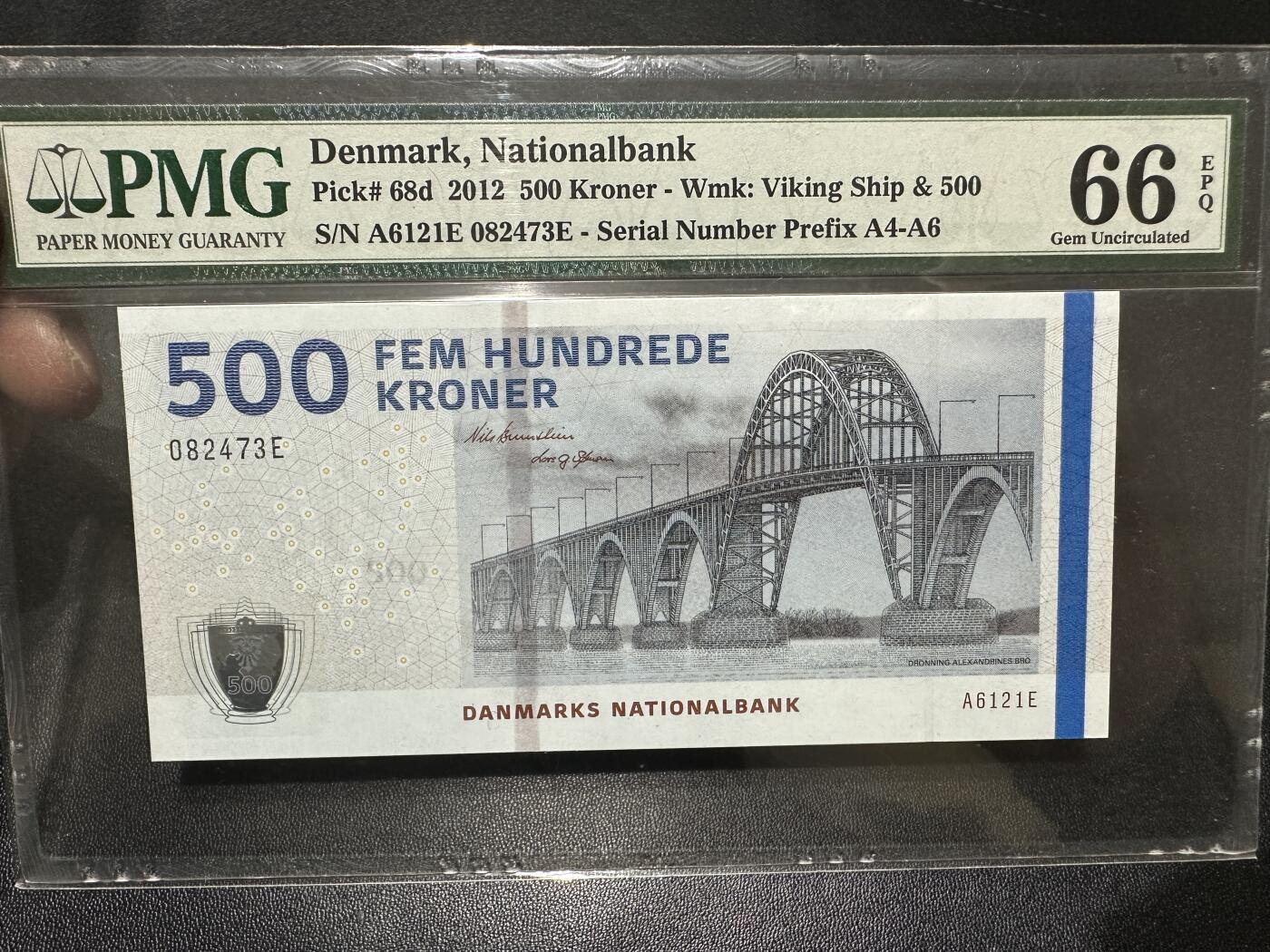 《外钞收藏家》第四百六十期 2012年丹麦桥版500克朗 PMG66