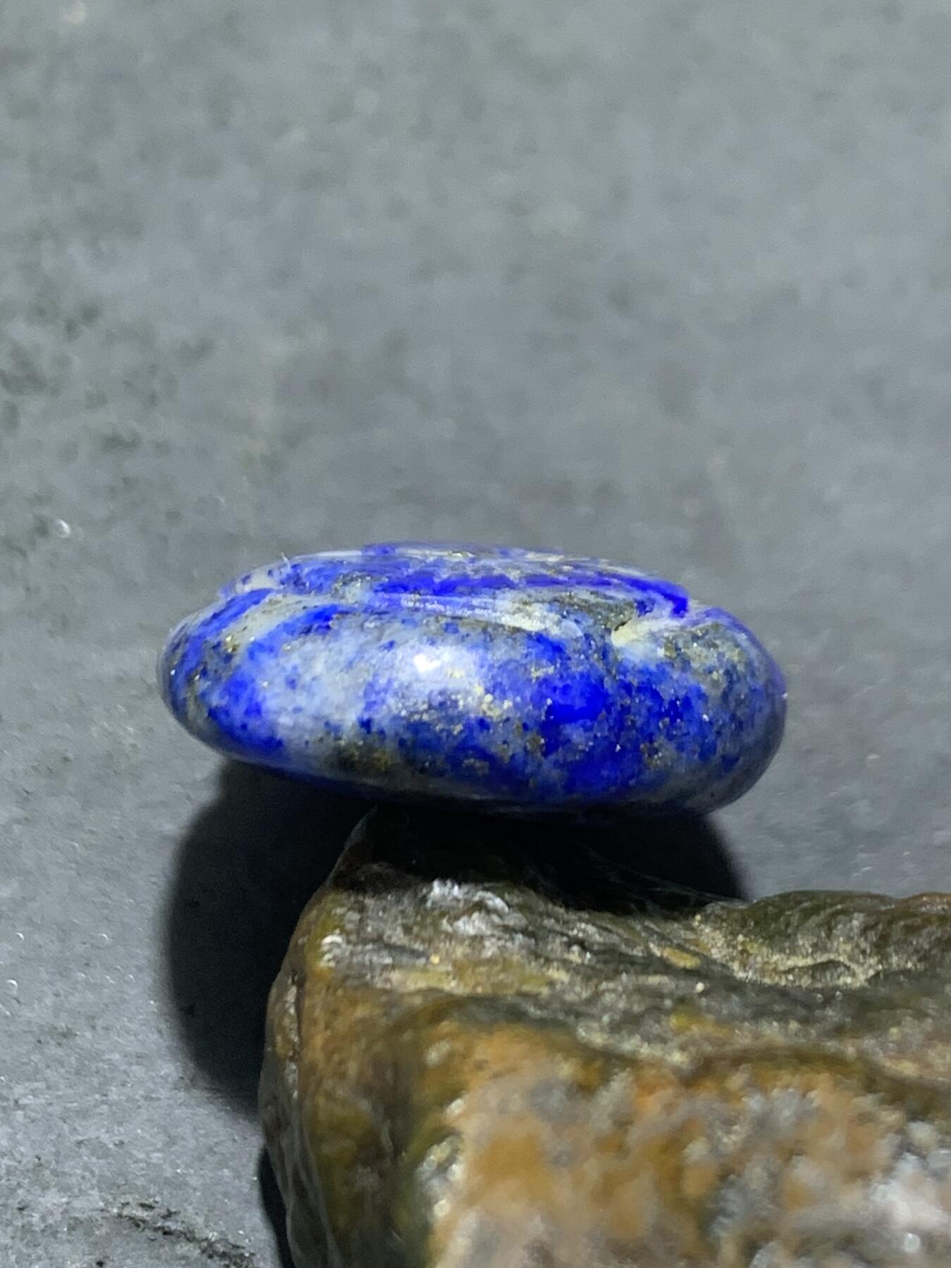 精美阿富汗老矿青金石雕刻吊坠一块