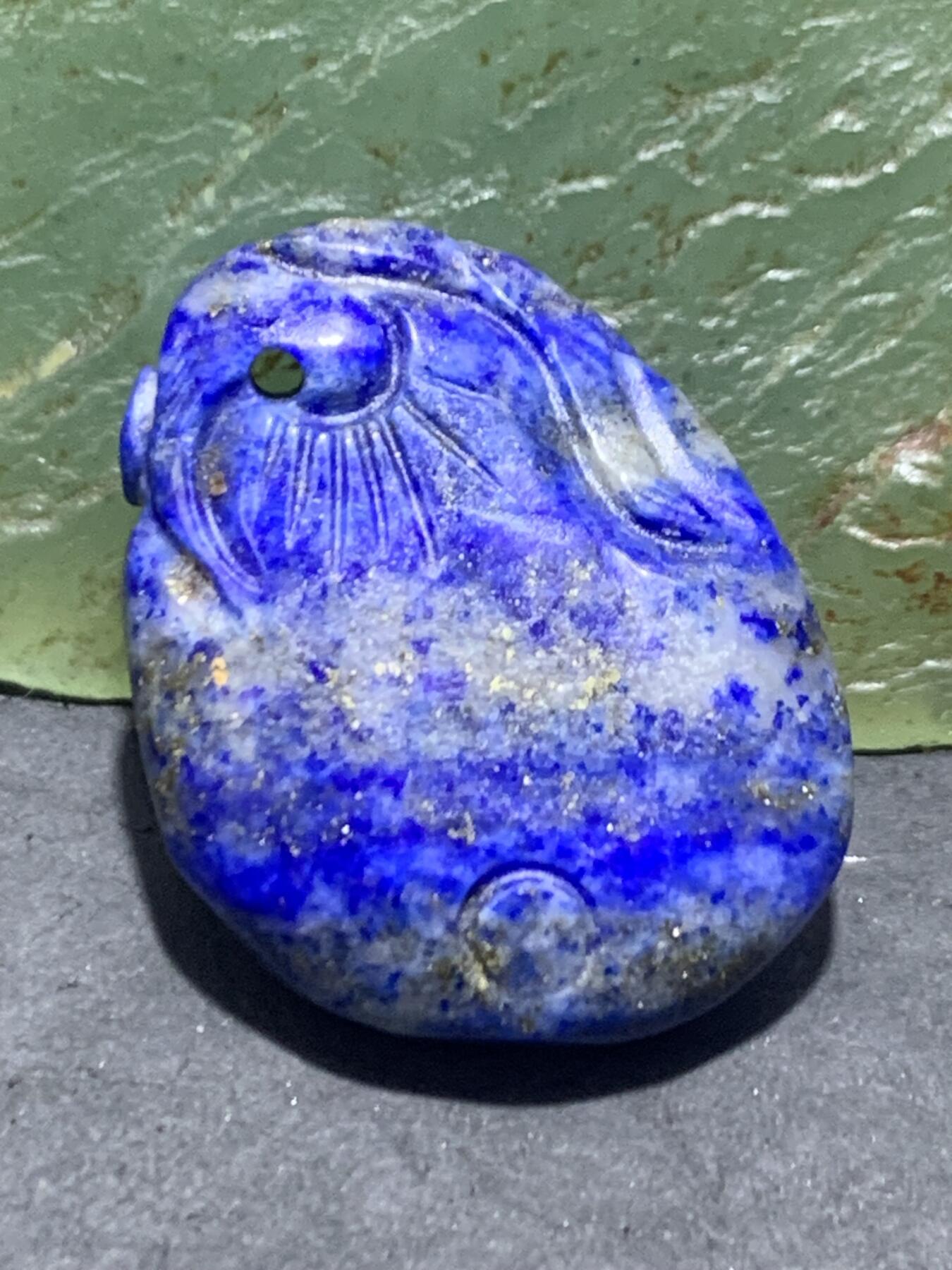 精美阿富汗老矿青金石雕刻吊坠一块