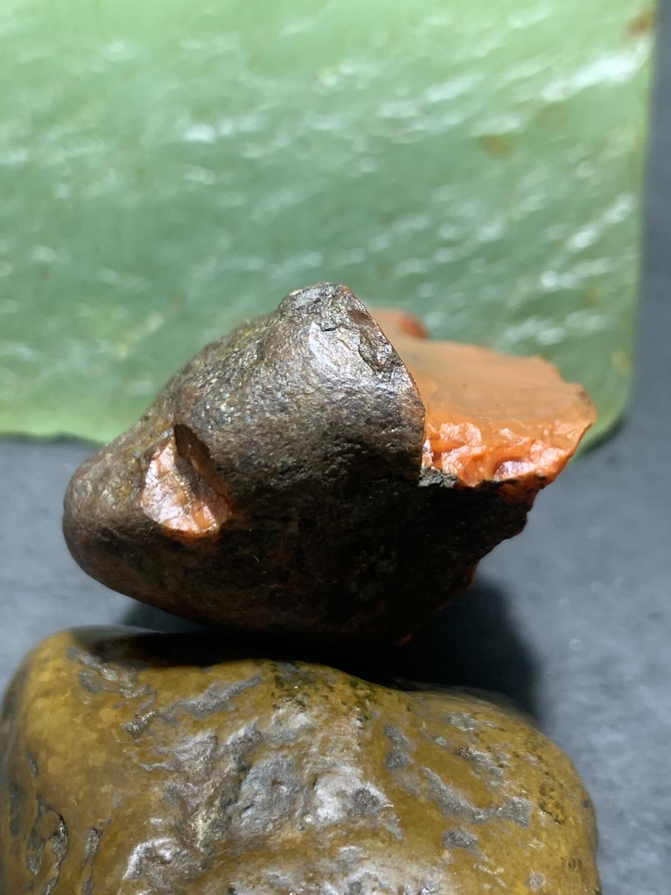 精美冰红大开窗料南红玛瑙原石一颗
