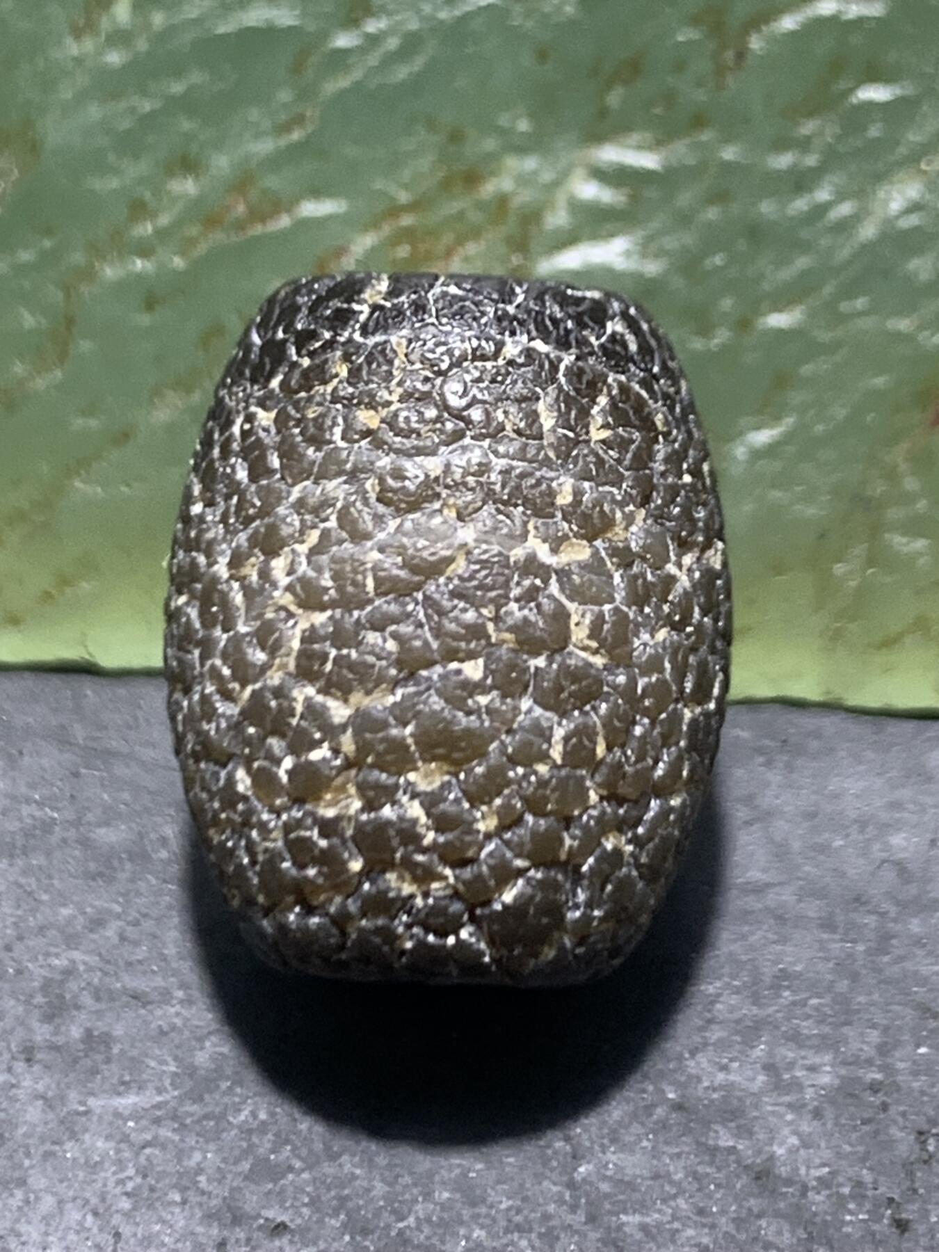 精美药师玛瑙龙鳞风化纹桶珠一个 精美药师玛瑙龙鳞风化纹桶珠一个