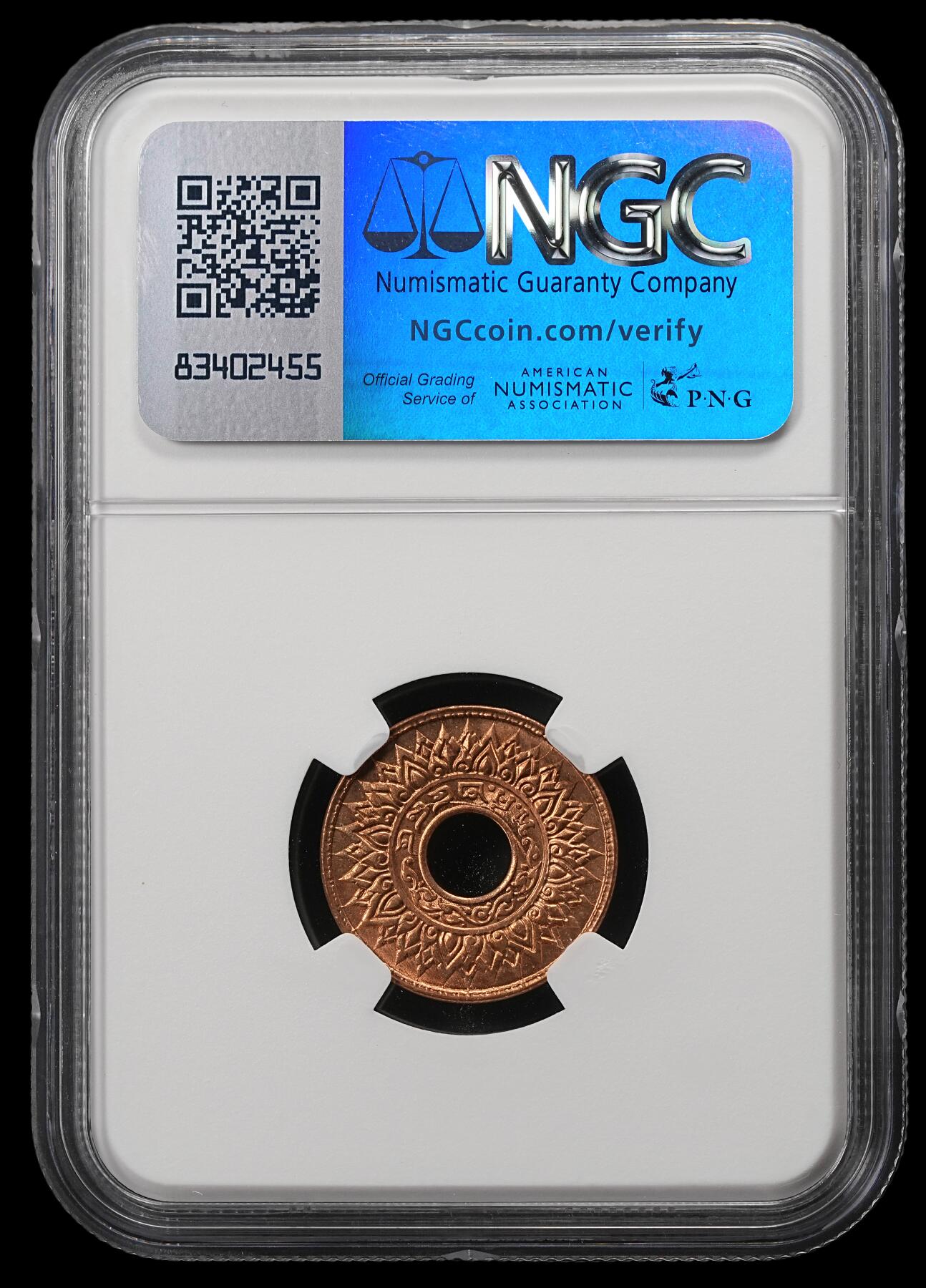 修遠堂世界钱币第五十二期 全场包邮 NGC MS67RD 1941年泰国中孔1萨当铜币 顶级状态满铜光 收藏级