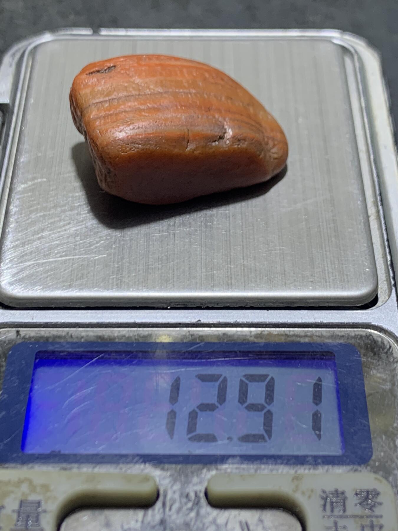 精美红皮柿子红开窗料千层纹南红玛瑙原石一颗