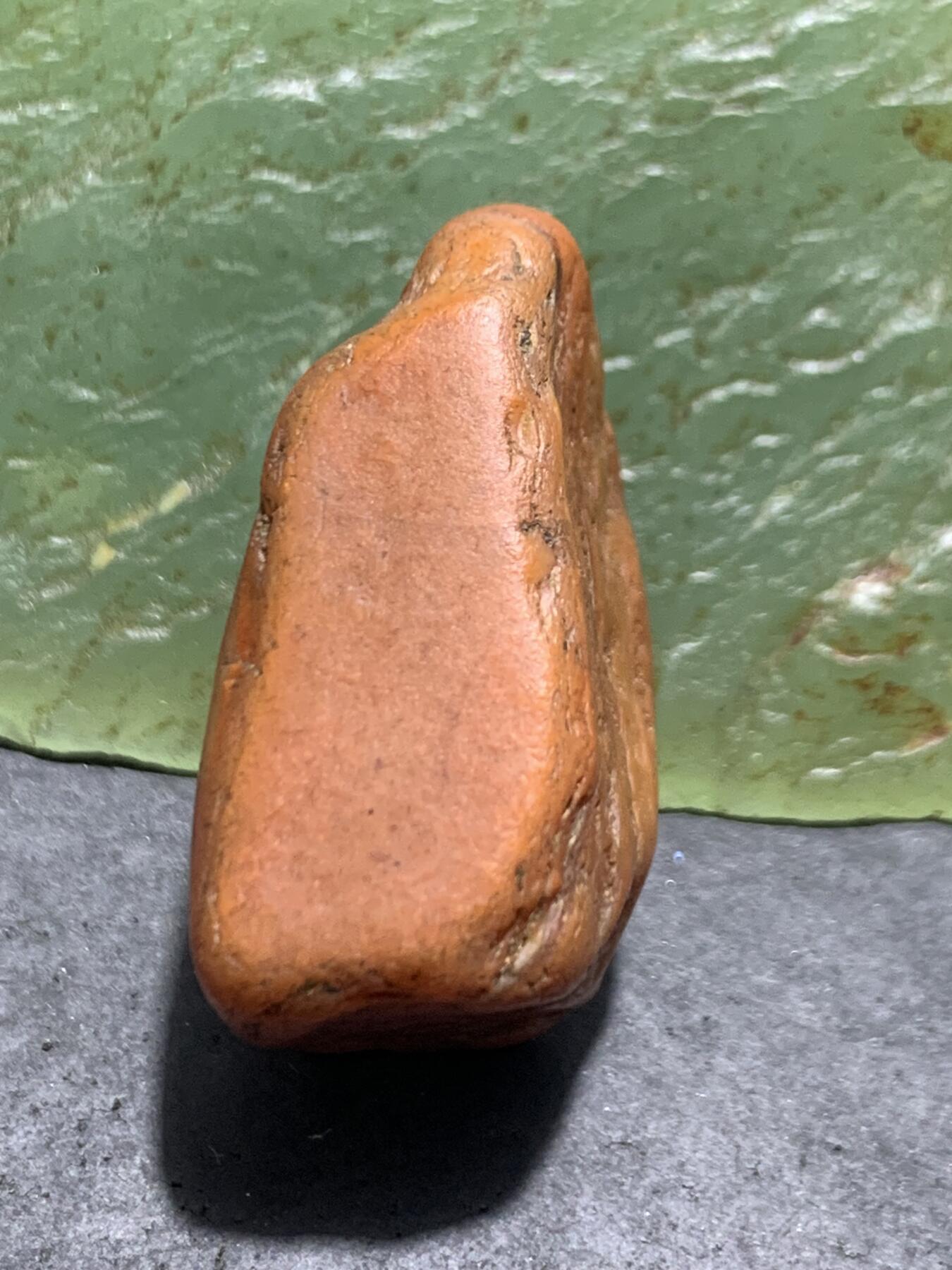 精美红皮柿子红开窗料千层纹南红玛瑙原石一颗