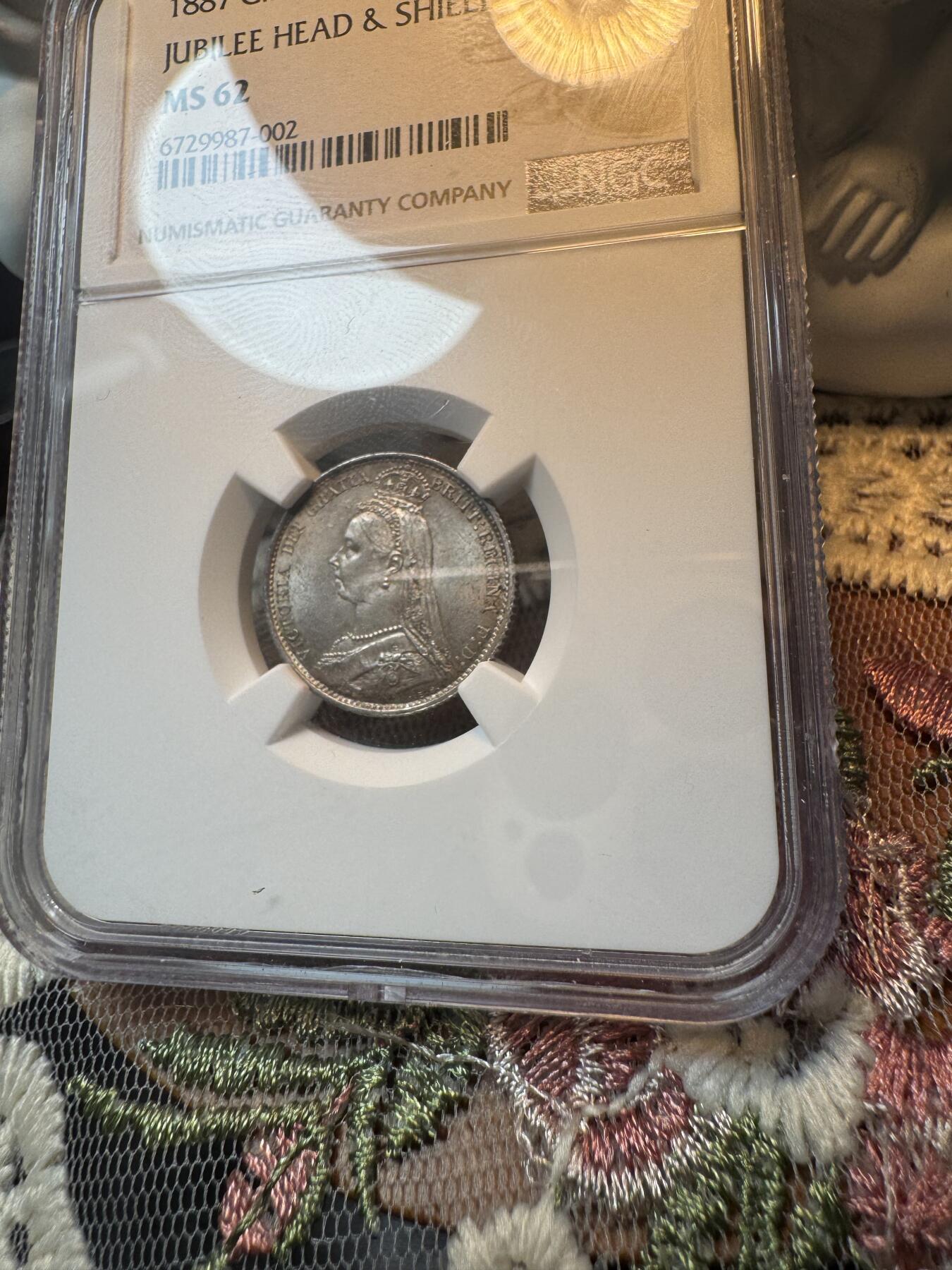 “一元初始，万象更新”新年新铺开张 全场免押0佣金 NGC MS62 1887年英国维多利亚高冠6便士，淡金色包浆
