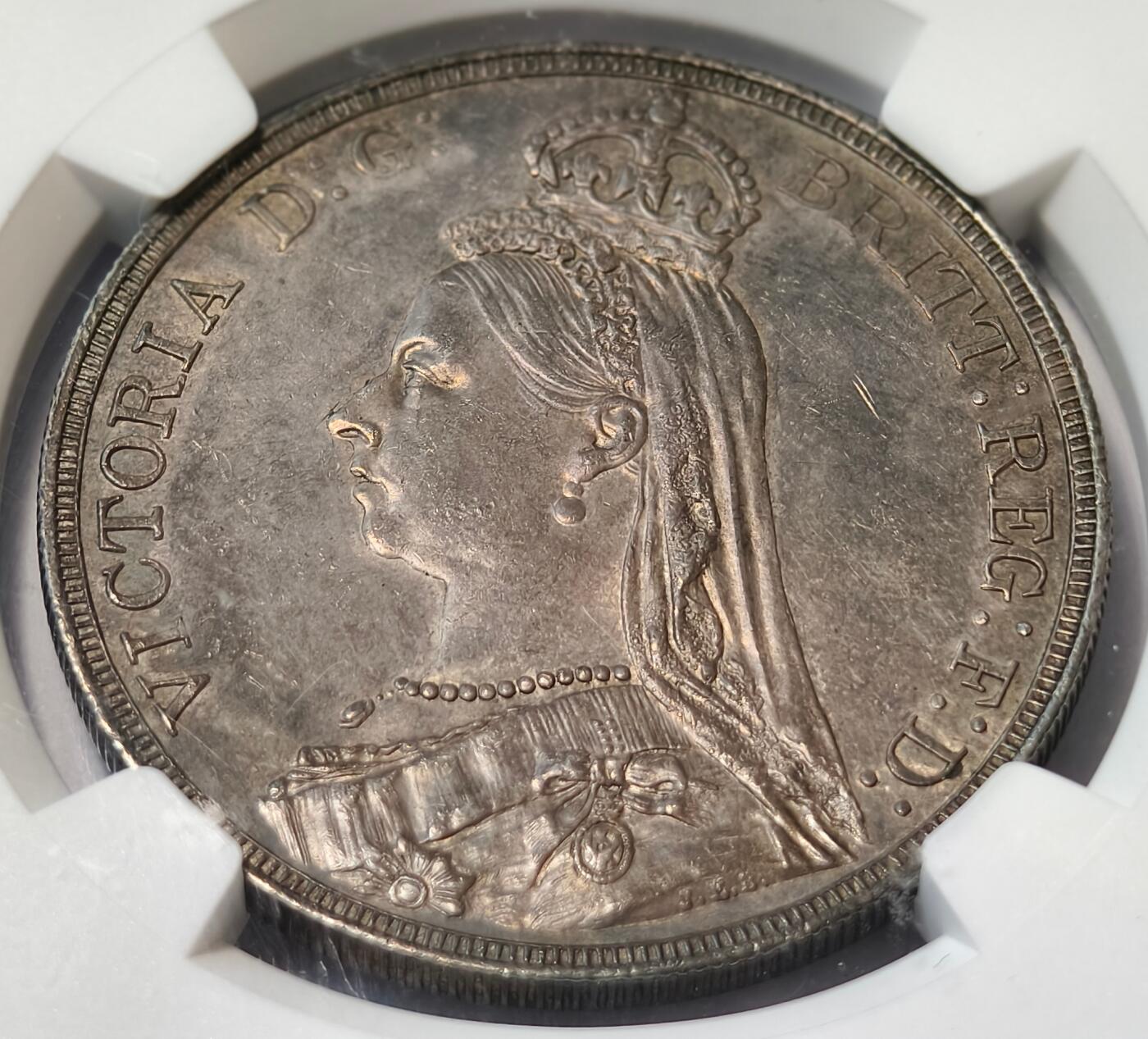 紫瑗钱币——第500期 英国  1887年  高冠马剑 1克朗 NGC MS61  老包浆