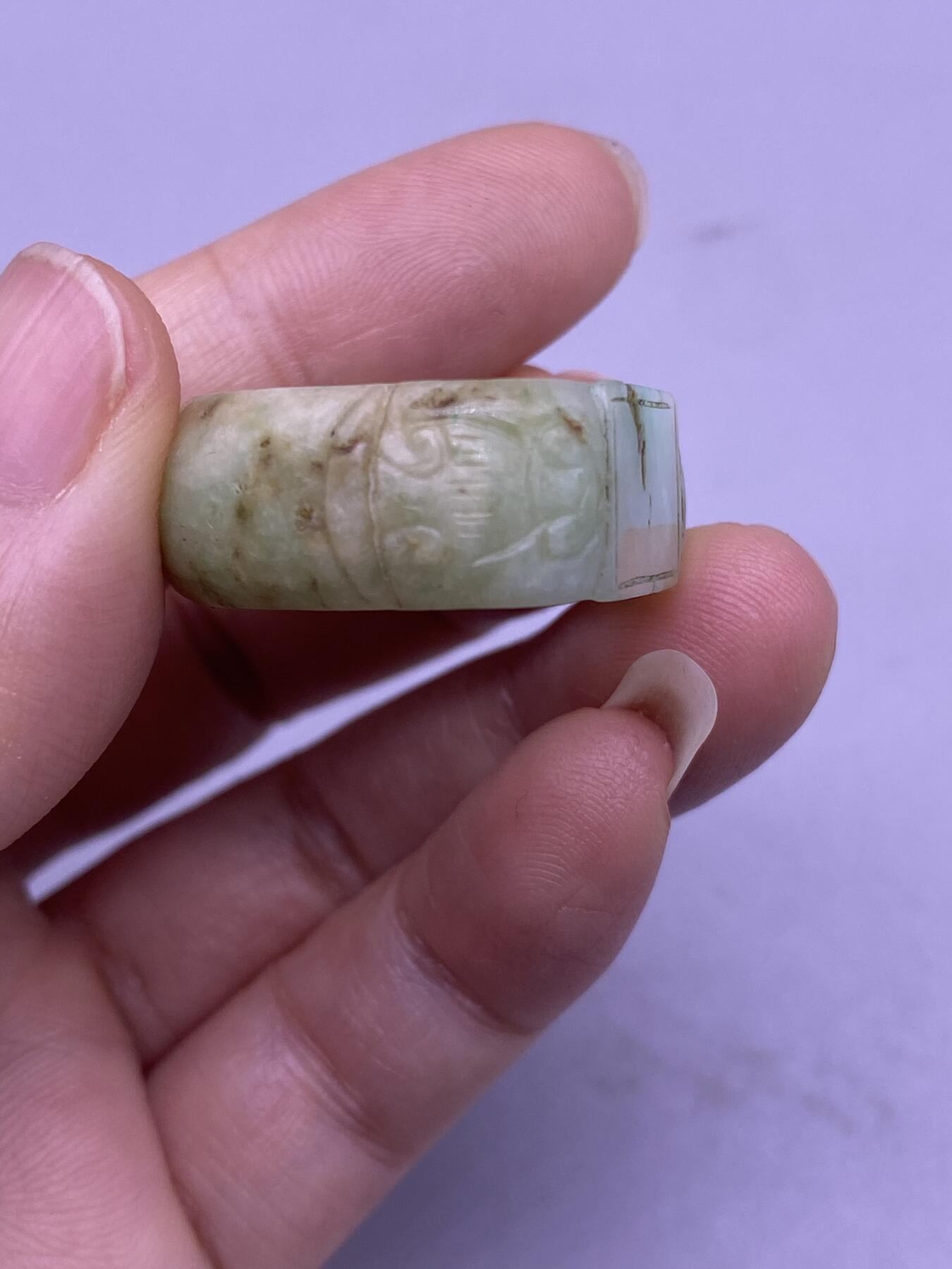 老翡翠戒指，内径1.8厘米，品相如图，500包快递