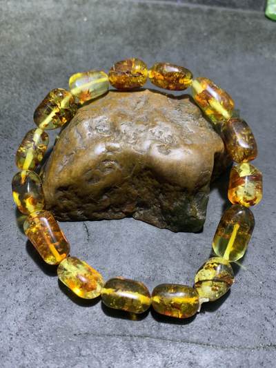 乌克兰花珀随形手串一条 乌克兰花珀随形手串一条